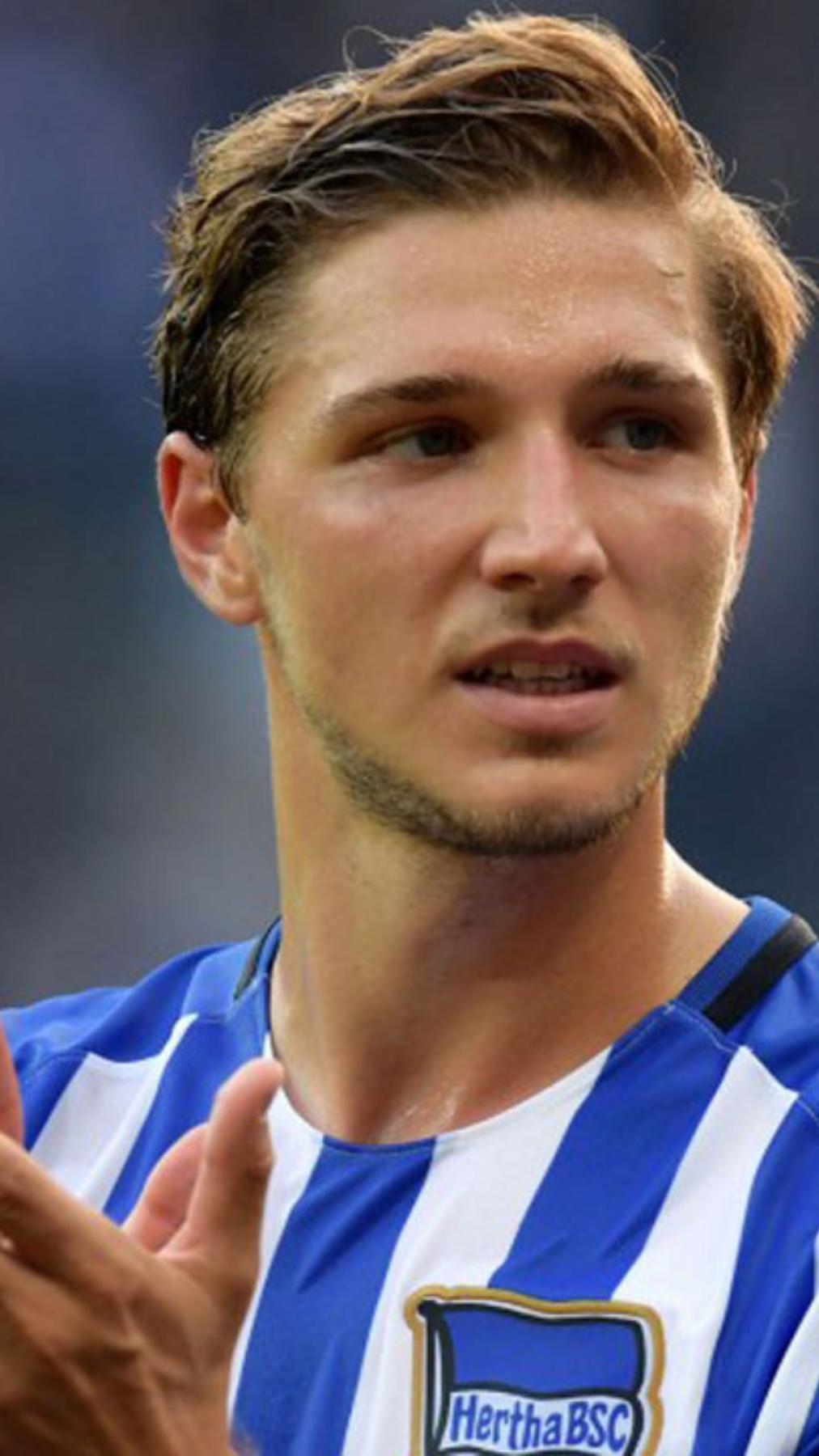 Niklas Stark suffers broken nose