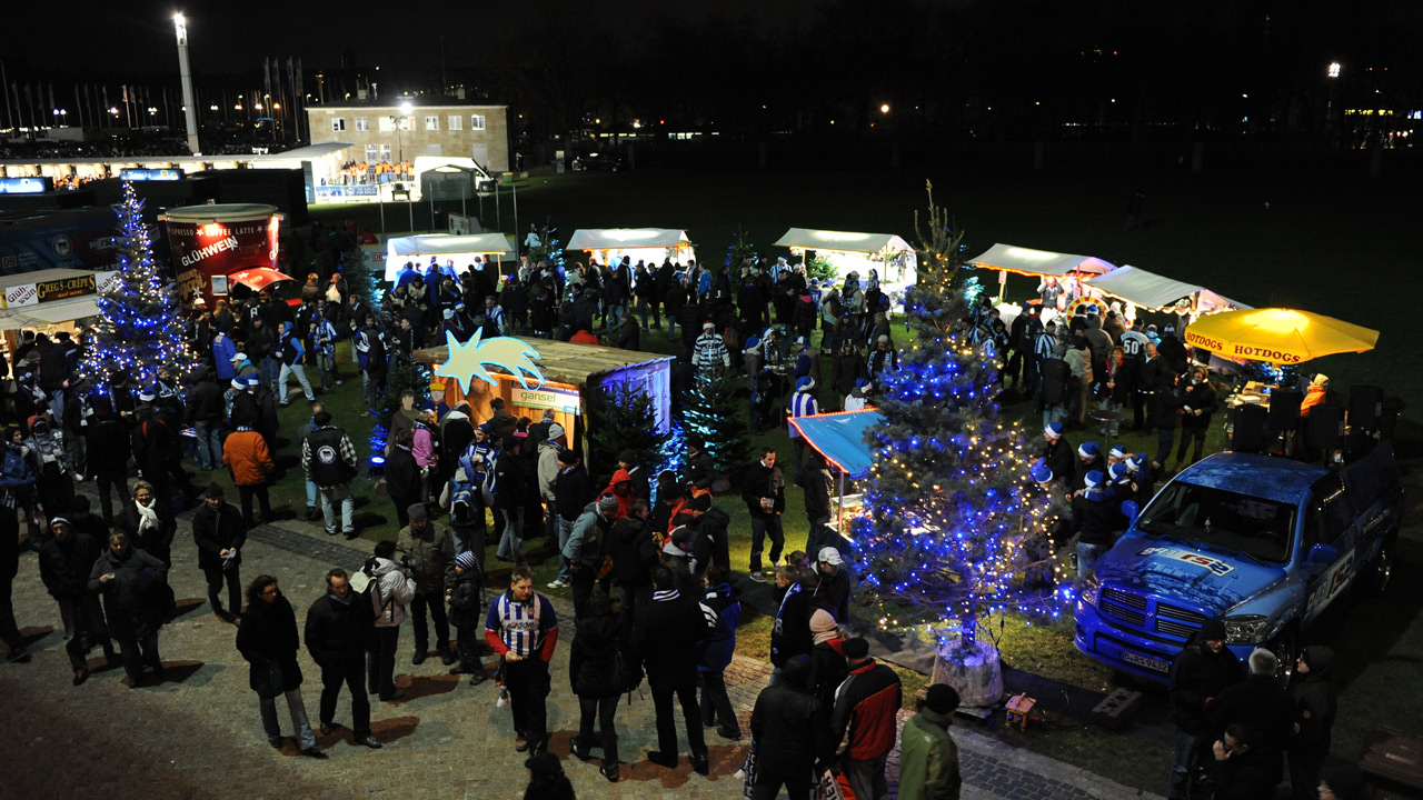 Blau-Weiße Weihnachtsfeier gegen Hannover 