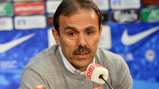 Jos Luhukay vor Aue