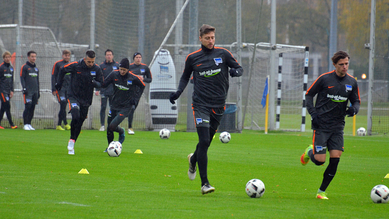 Langkamp und Plattenhardt in der Zuschauerrolle