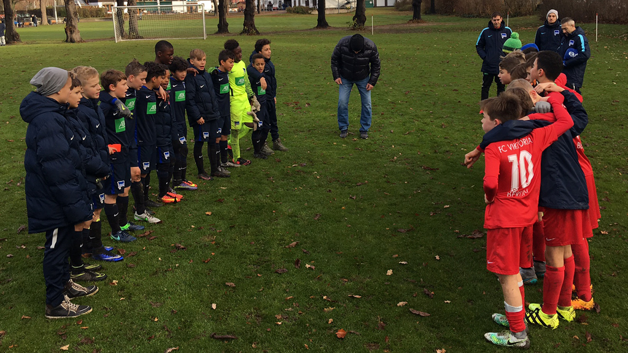 U12 unterliegt dem Tabellenführer