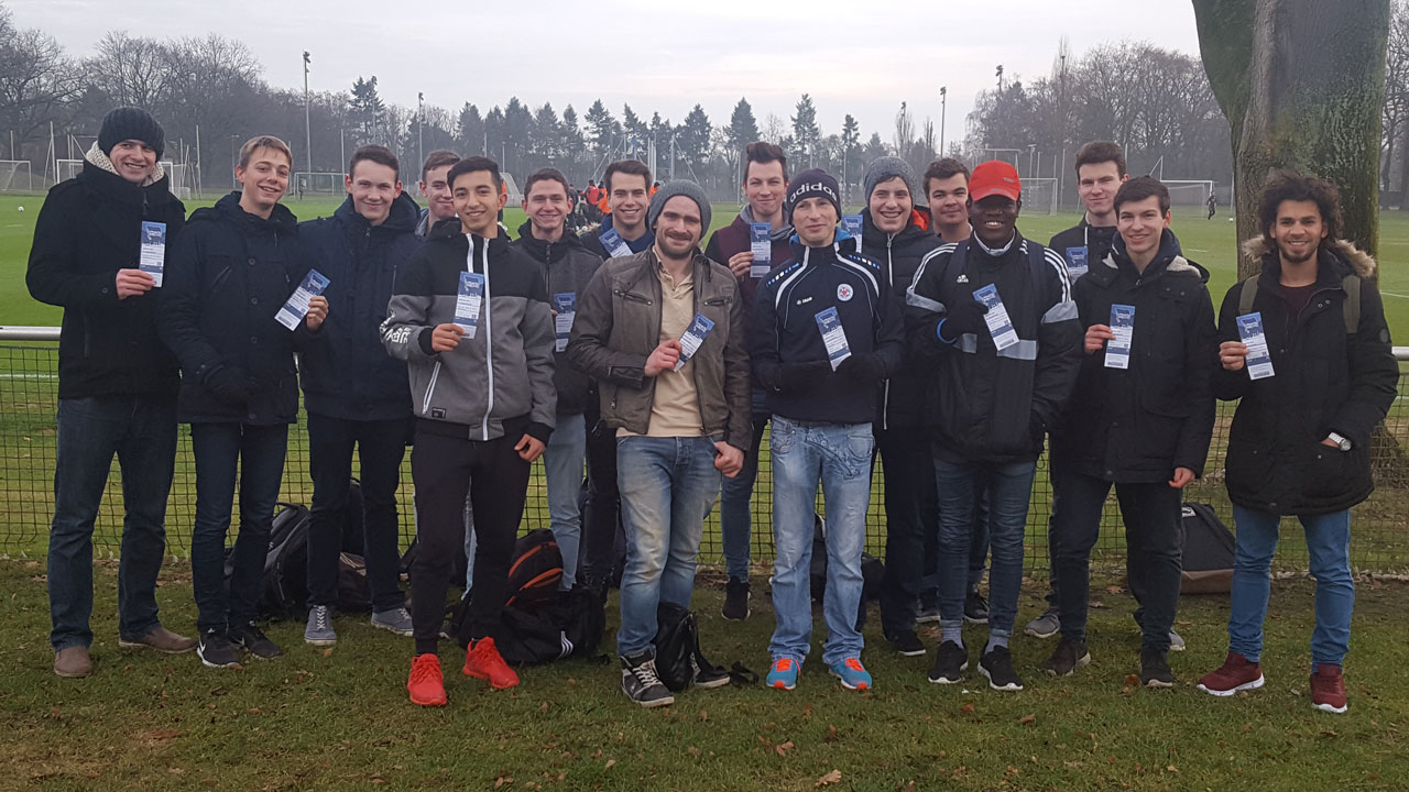 Herthaner helfen: Fußballtraining bei den Großen