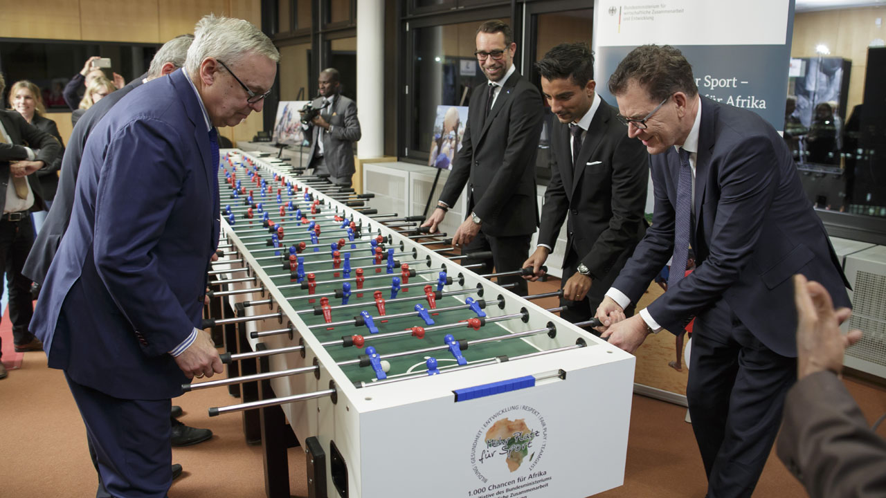 'Mehr Platz für Sport – 1000 Chancen für Afrika'