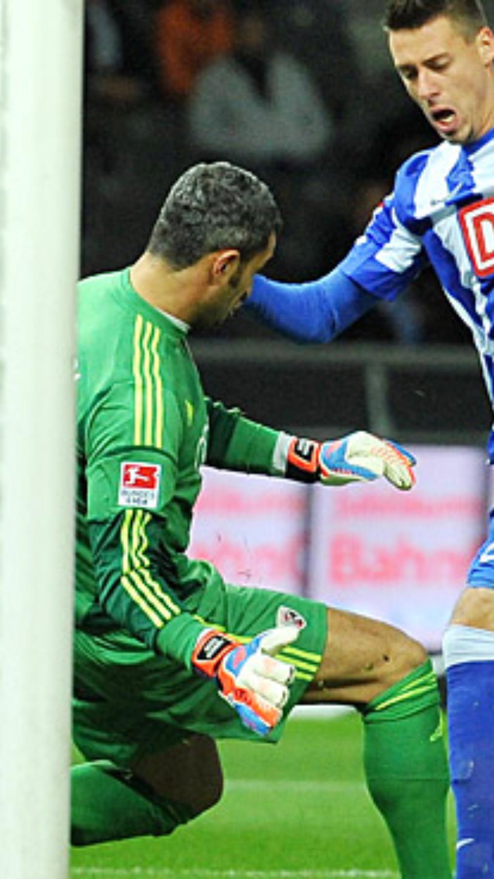 Hertha BSC sign Alexander Schwolow