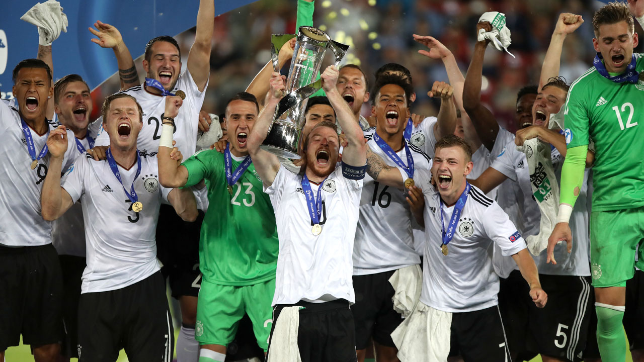 Mitchell Weiser schießt Deutschland zum Titel