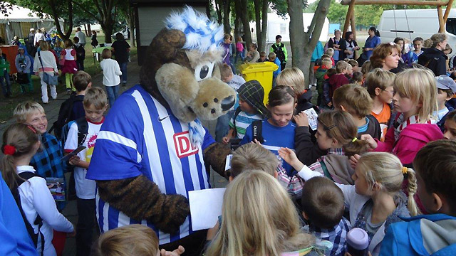 Herthinho beim Partnerschul-Jubiläum in Jüterbog