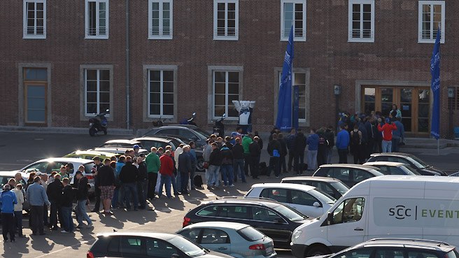 Stehplatzkarten gegen Hannover und Bayern vergriffen