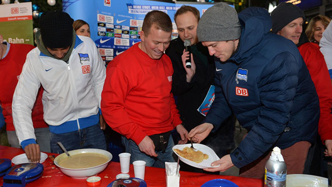 Hosogai, Schulz & van den Bergh backen Waffeln