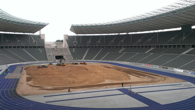 Neuer Rasen für das Olympiastadion