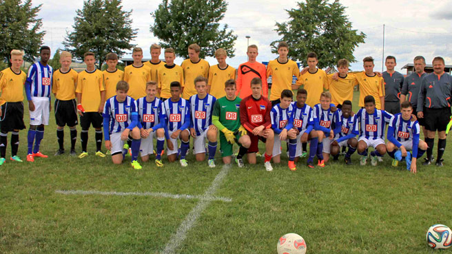 Herthas U15 zum Benefiz-Spiel in Oldisleben