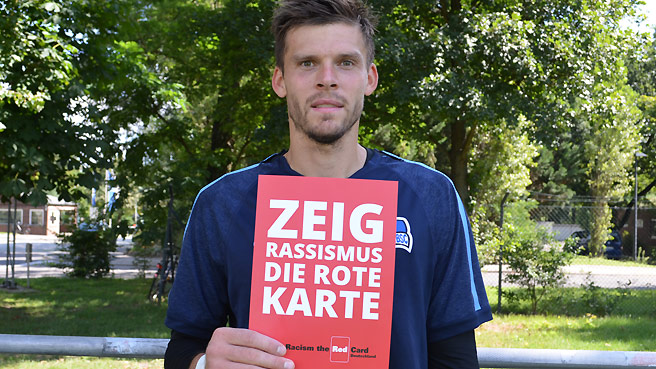 Herthaner zeigen Rassismus die Rote Karte