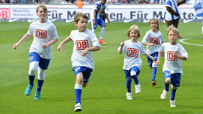 Hand in Hand gegen den BVB - Einlaufkinder gesucht!