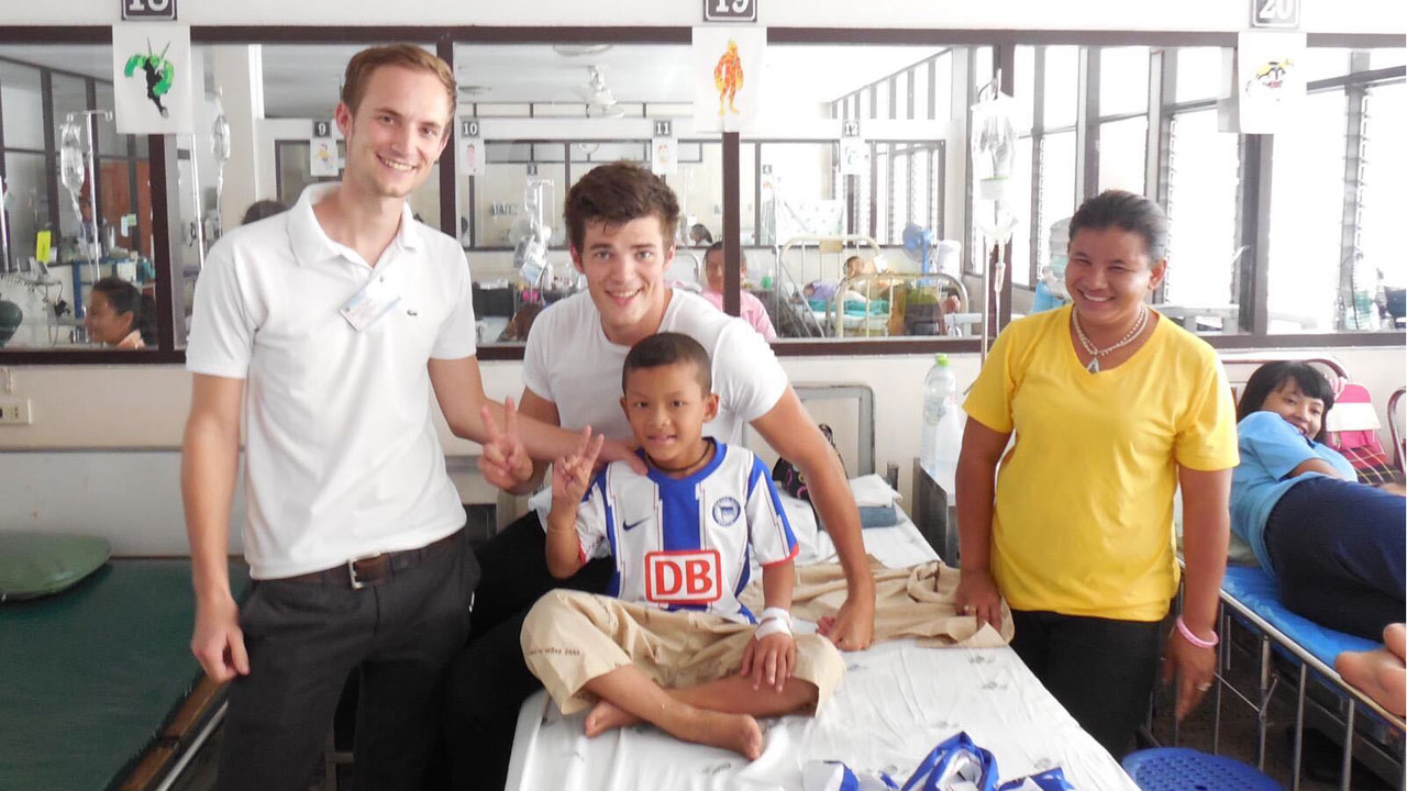 Ein thailändisches Krankenhaus in blau-weiß