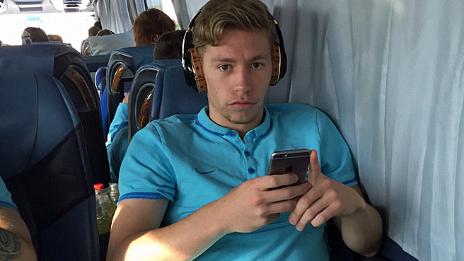 Mitchell Weiser im Emoji-Interview