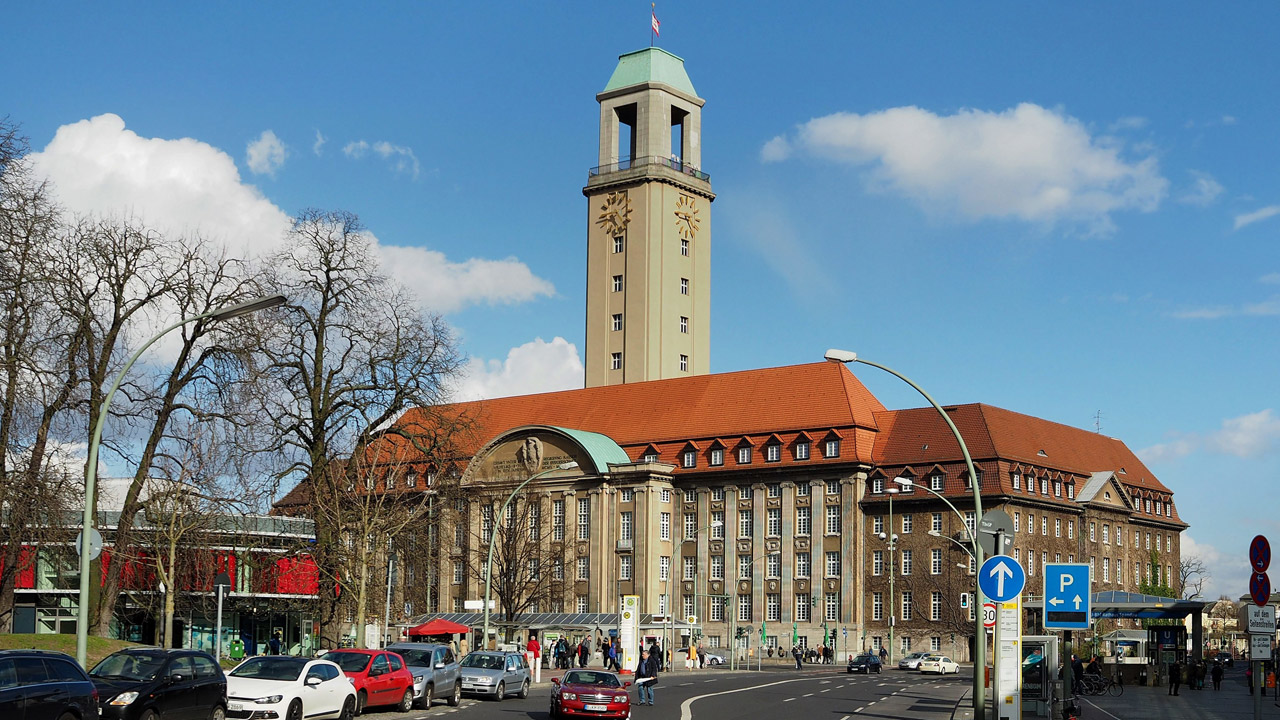 Spandauer Rathaus in blau-weiß!