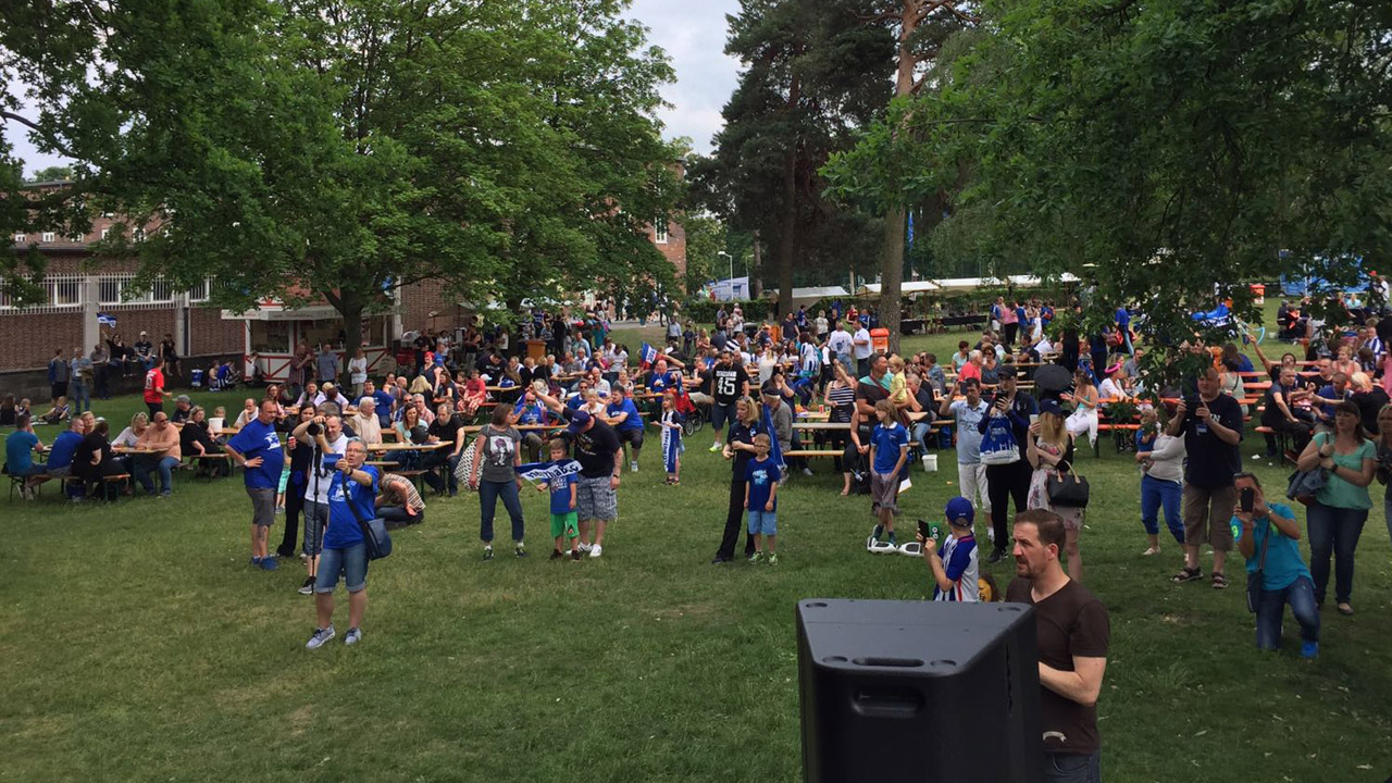 Gute Stimmung beim Fanfest!