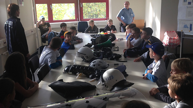 kc-besuch-polizei-1415_01
