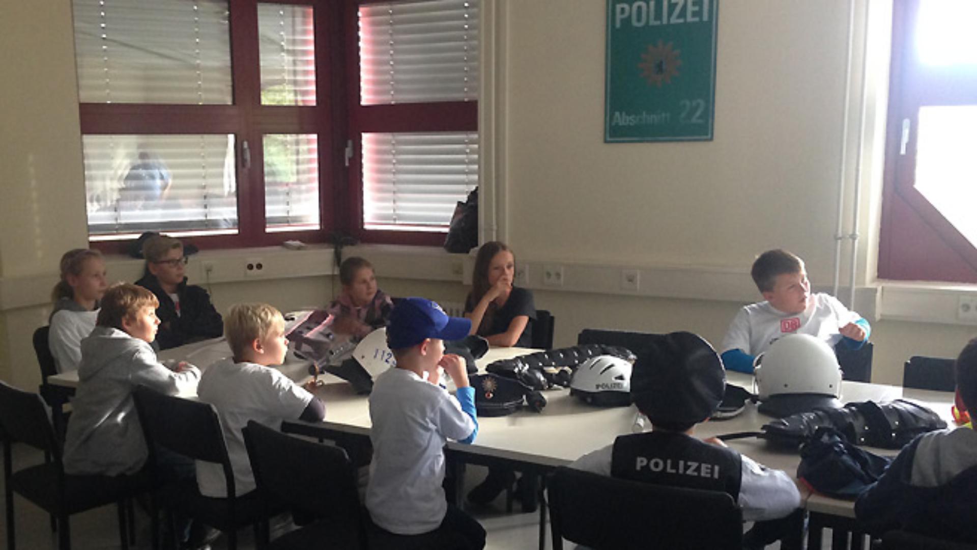 kc-besuch-polizei-1415_02