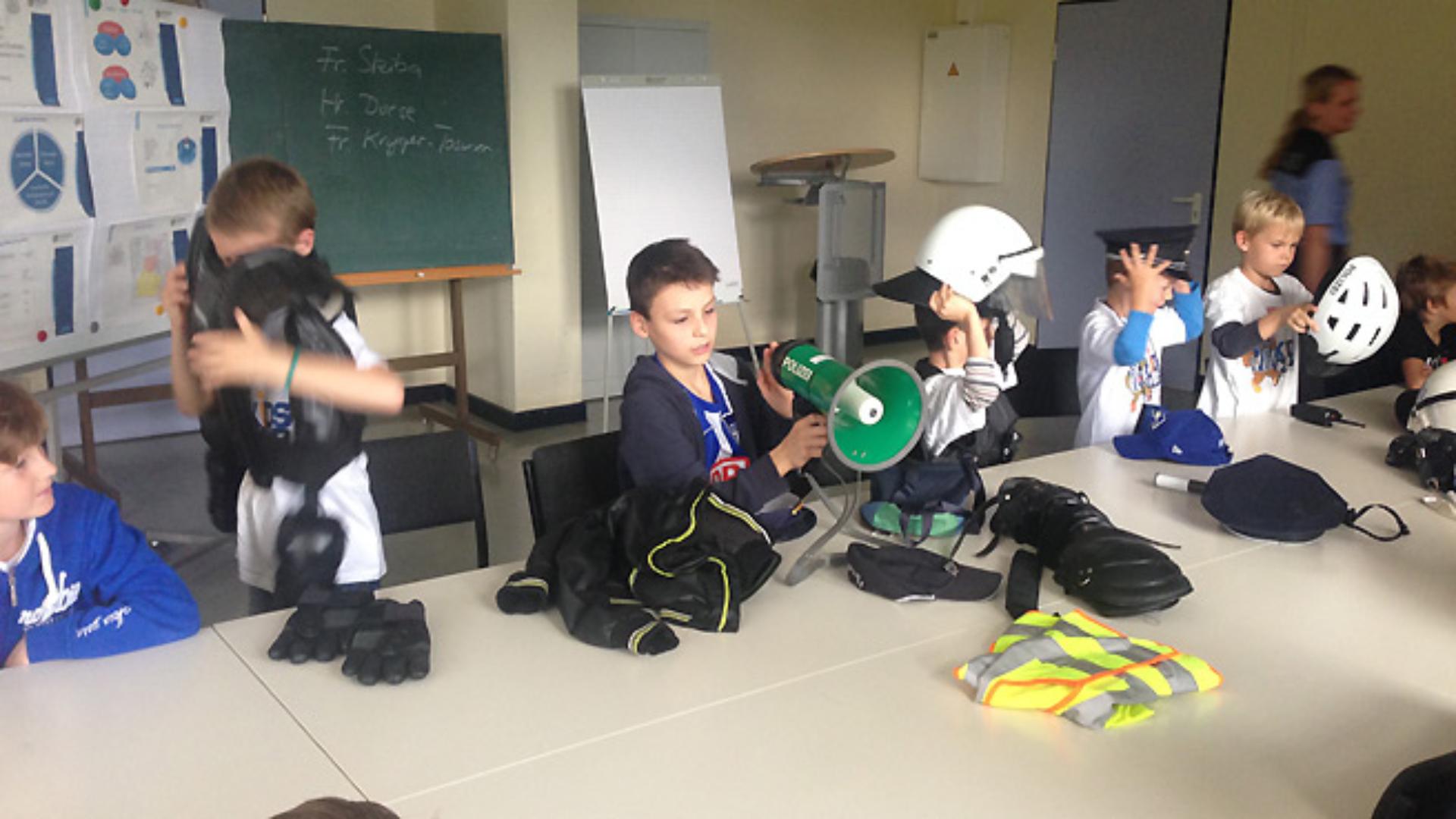 kc-besuch-polizei-1415_07