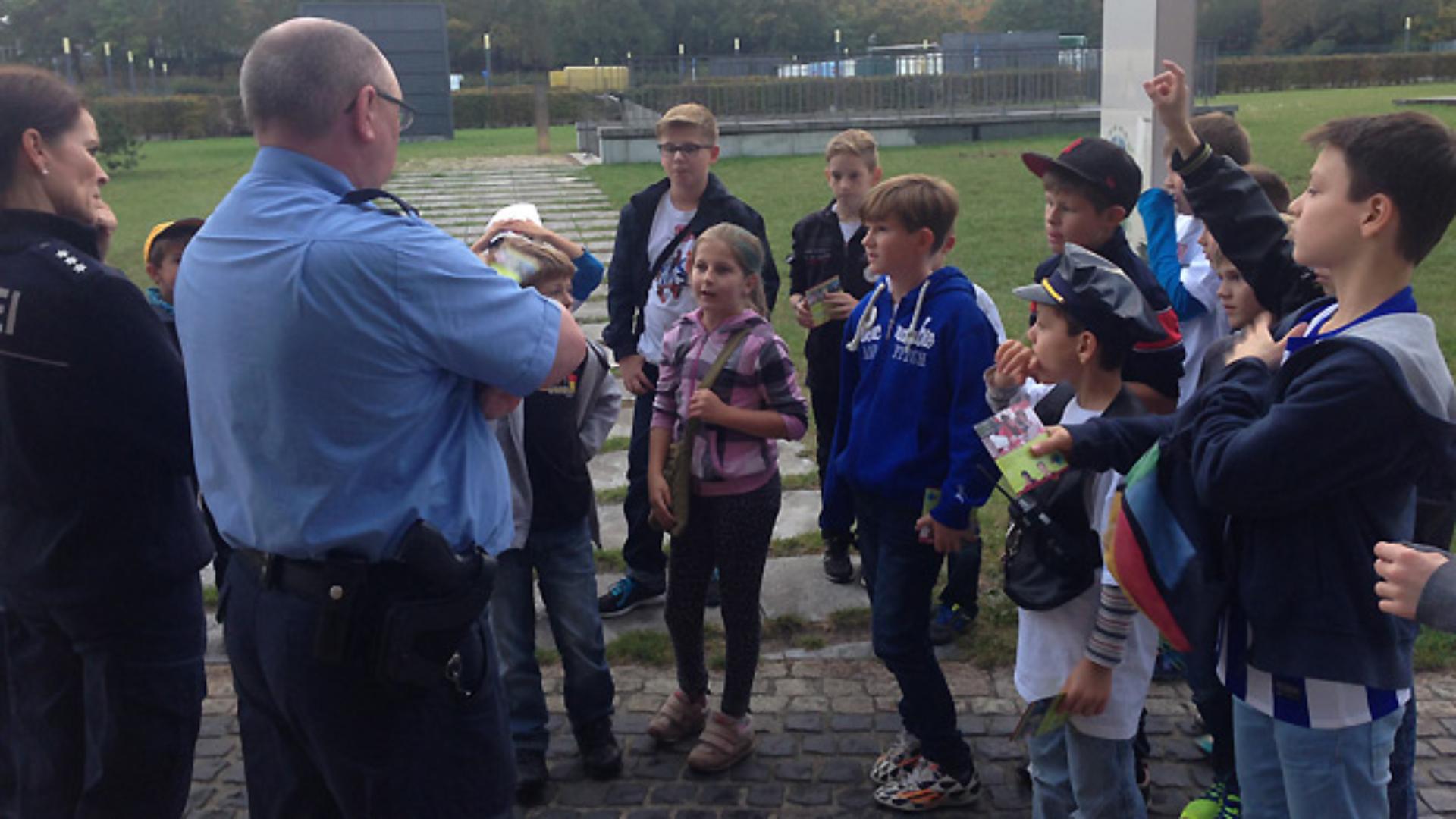 kc-besuch-polizei-1415_10