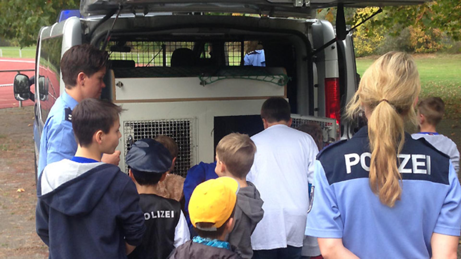 kc-besuch-polizei-1415_11
