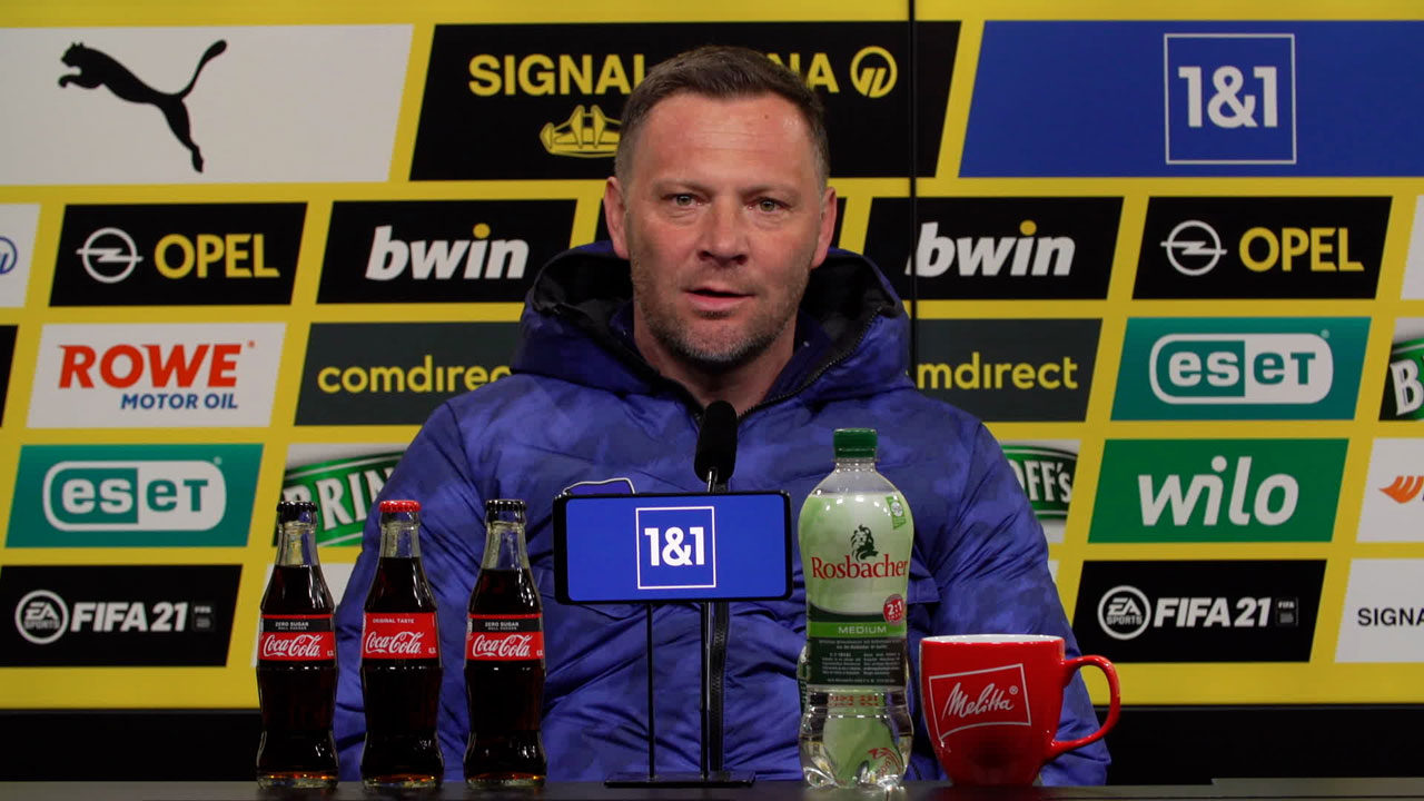 Pál Dárdai auf dem Podium im Dortmunder Presseraum.