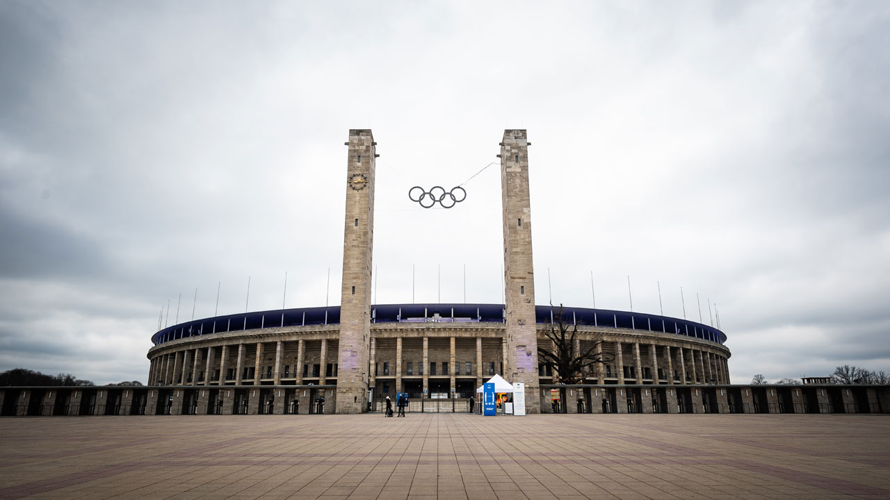 Olympiastadion bewoelkt