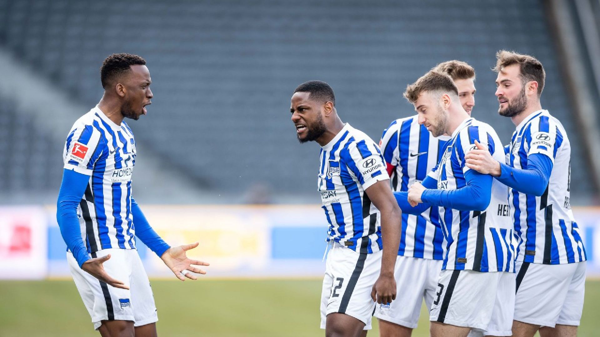 Deyovaisio Zeefuik celebrates with Dodi Lukébakio
