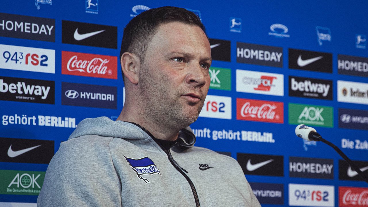 Pál Dárdai bei der Pressekonferenz