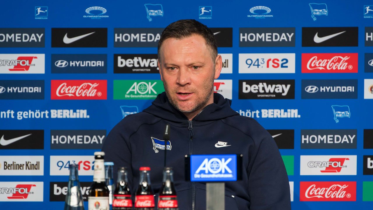Pál Dárdai auf der PK nach Leipzig