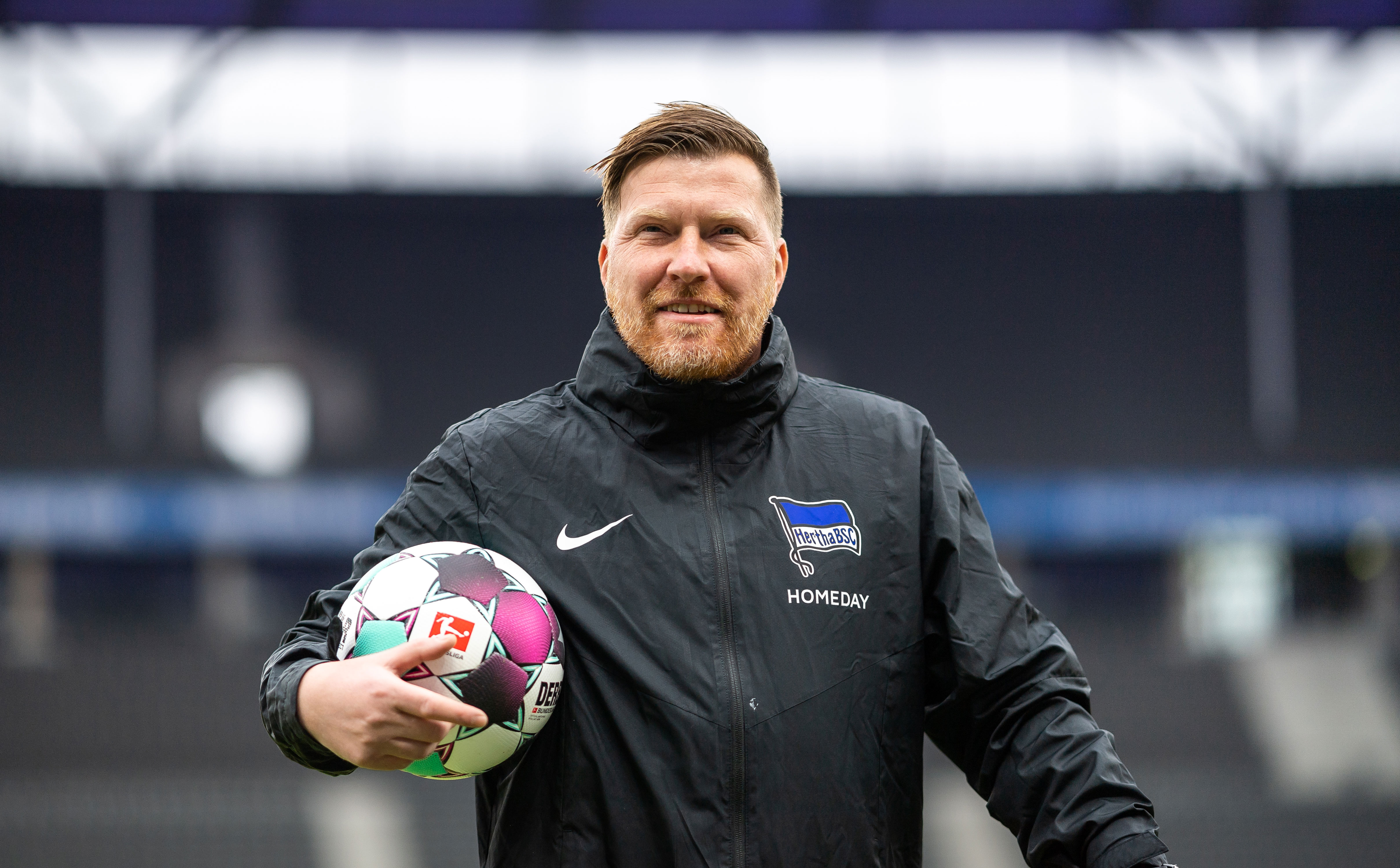 'Zecke' Neuendorf lächelnd im Olympiastadion