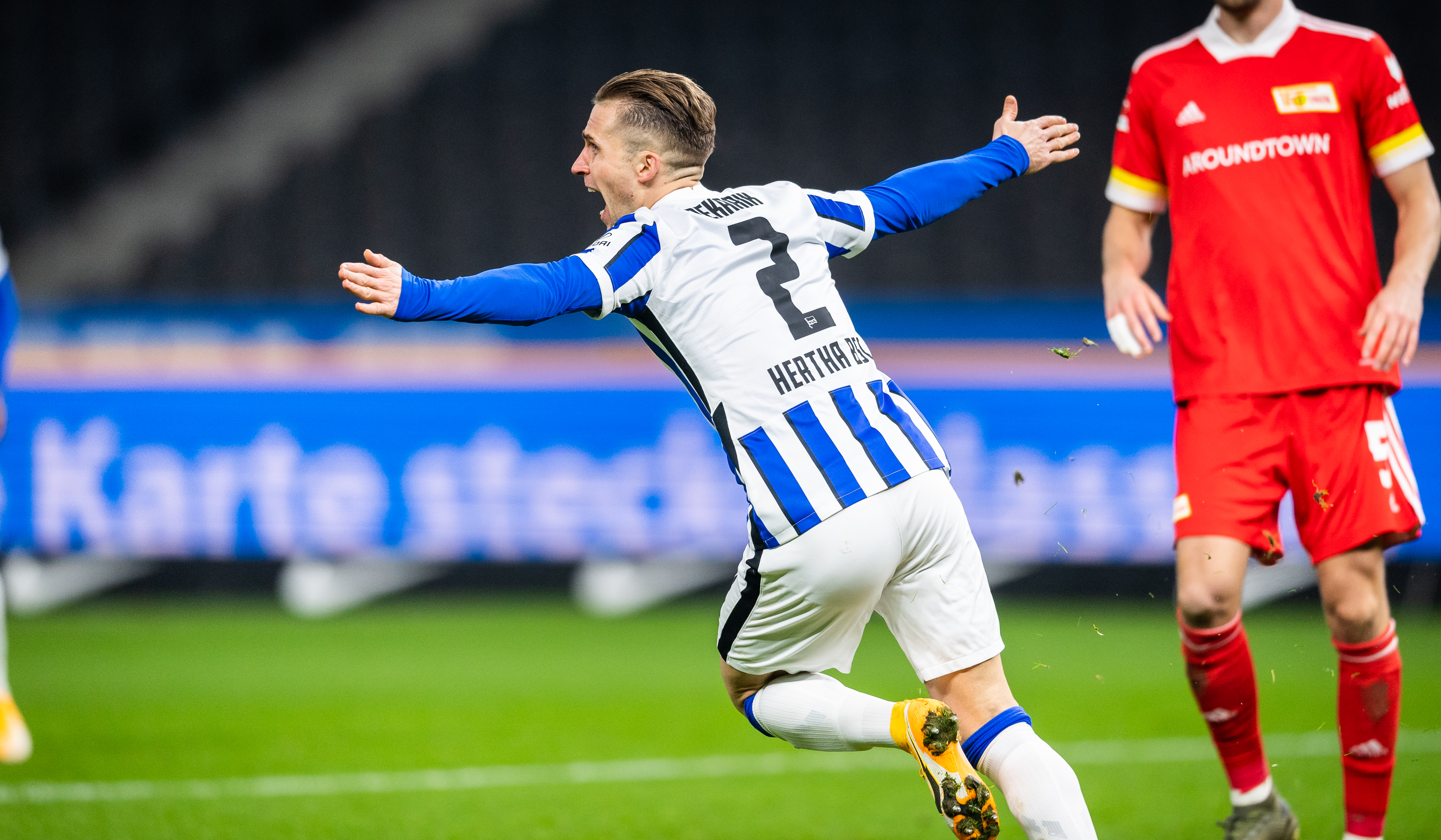 Peter Pekarik bejubelt seinen Treffer gegen Union