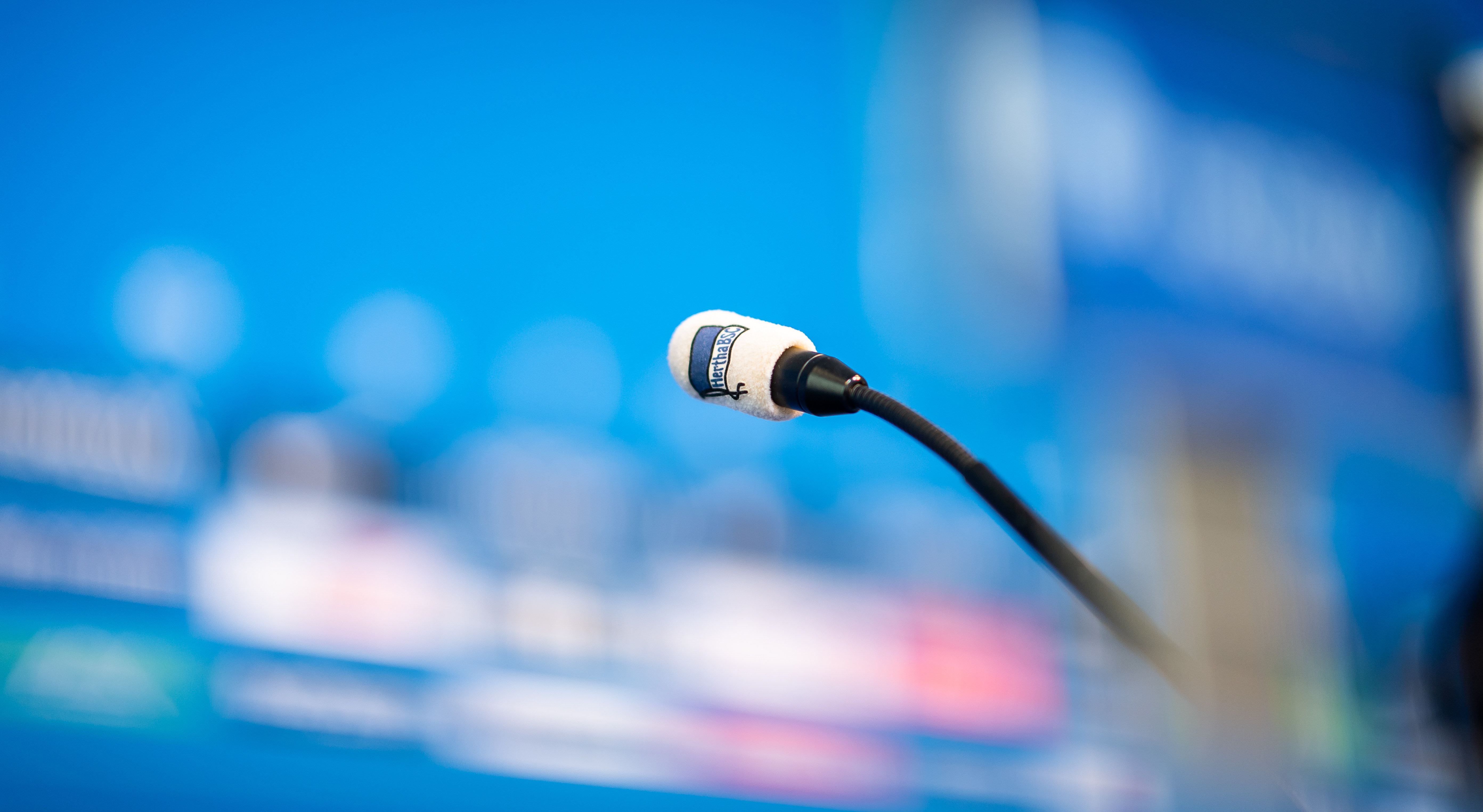 Podium im Medienraum von Hertha BSC.