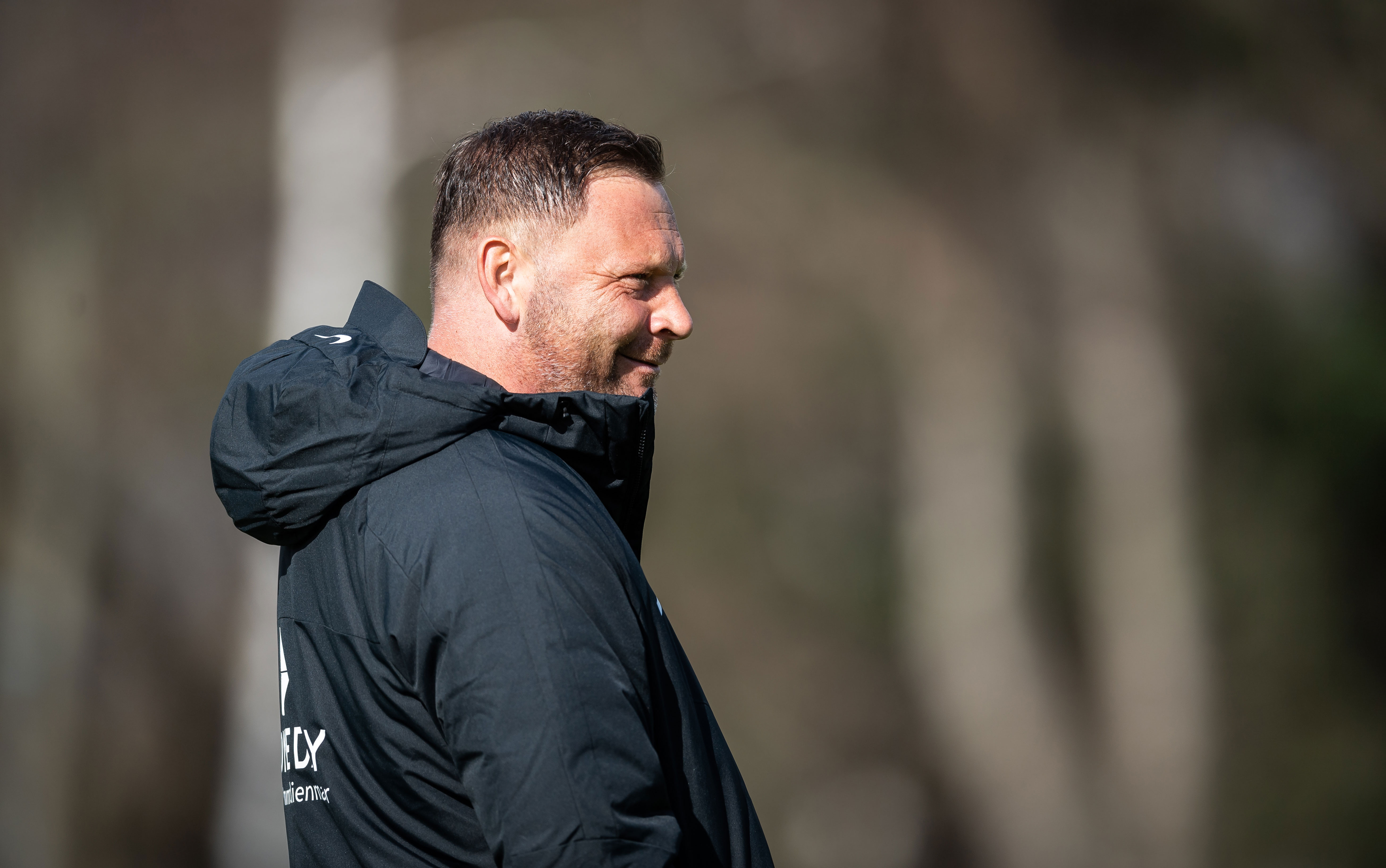 Pál Dárdai lacht auf dem Trainingsplatz.