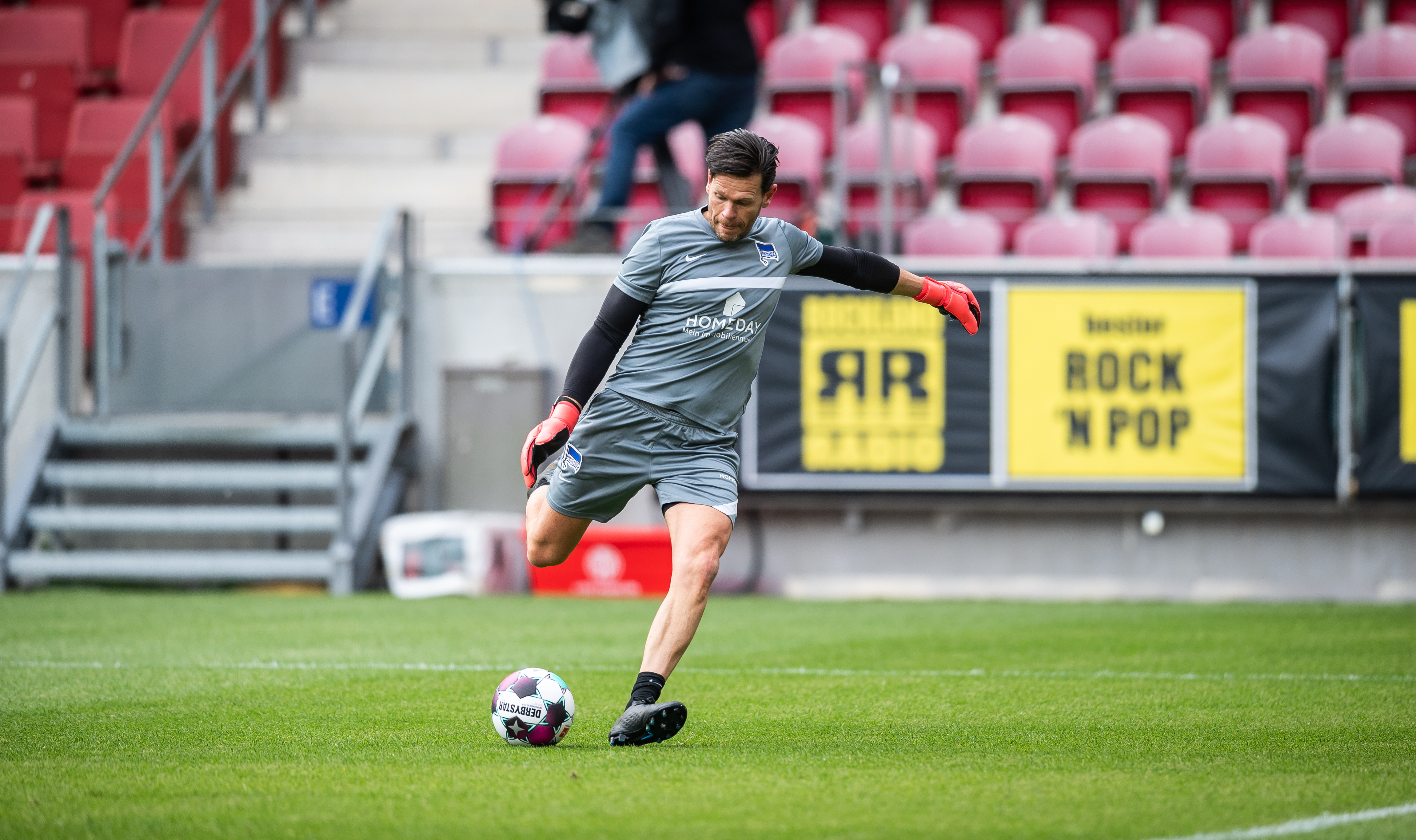 Ilja Hofstädt hits a ball goalwards.