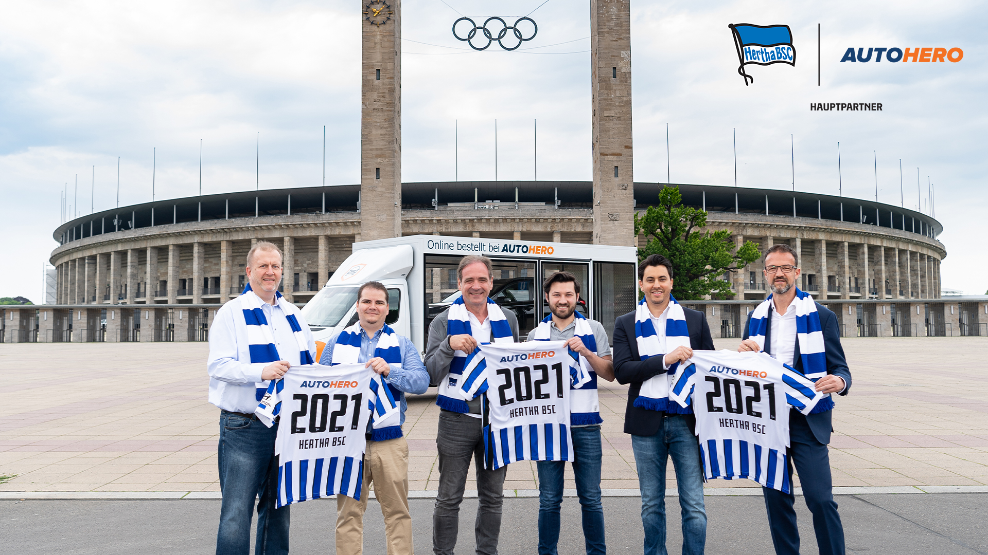 Ingo Schiller, Sören Lange, Carsten Schmidt, Josef Hallmann, Hamza Saber, Fredi Bobic (l to r) in front of the Olympiastadion