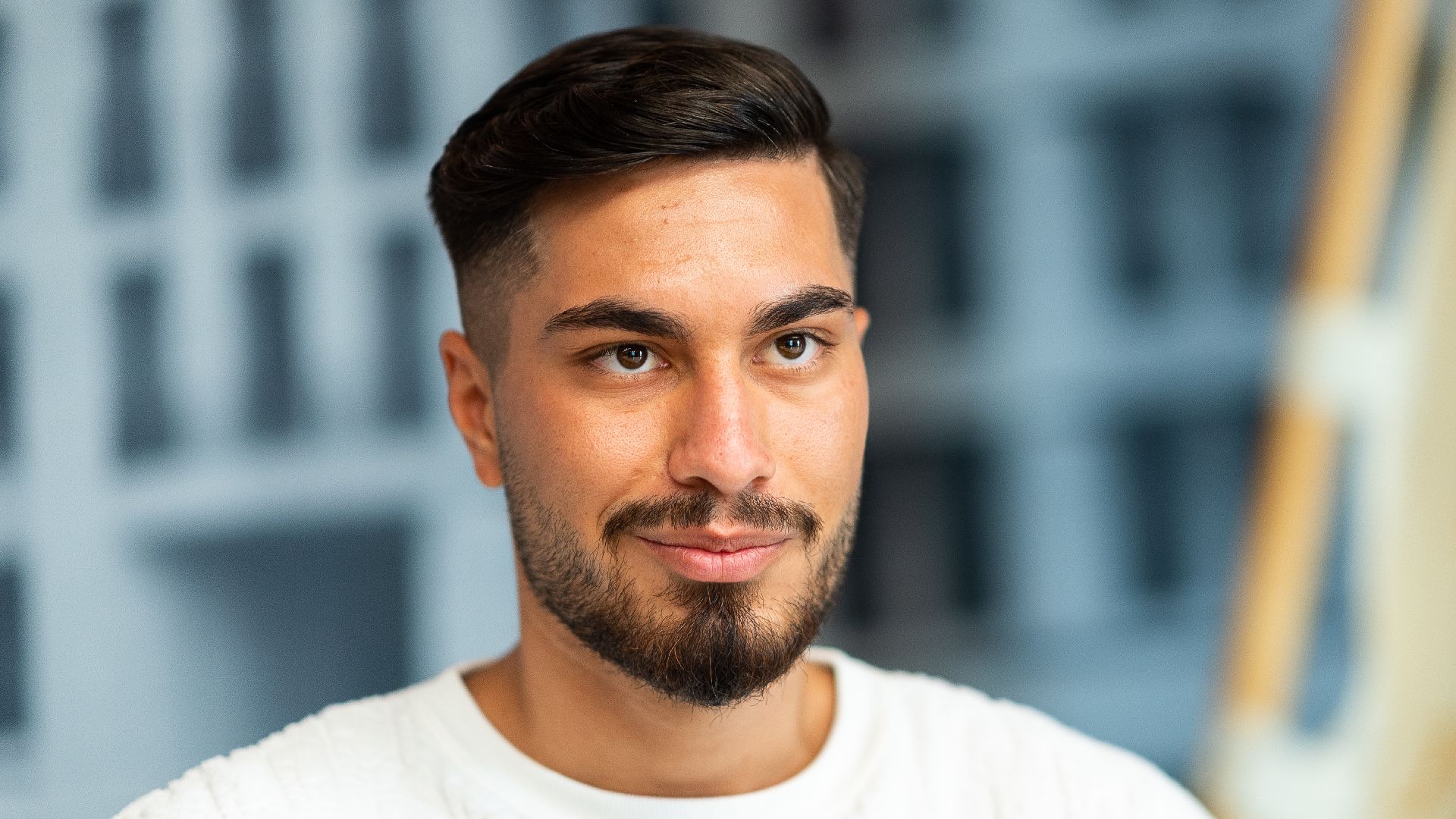 Suat Serdar in der Geschäftsstelle.
