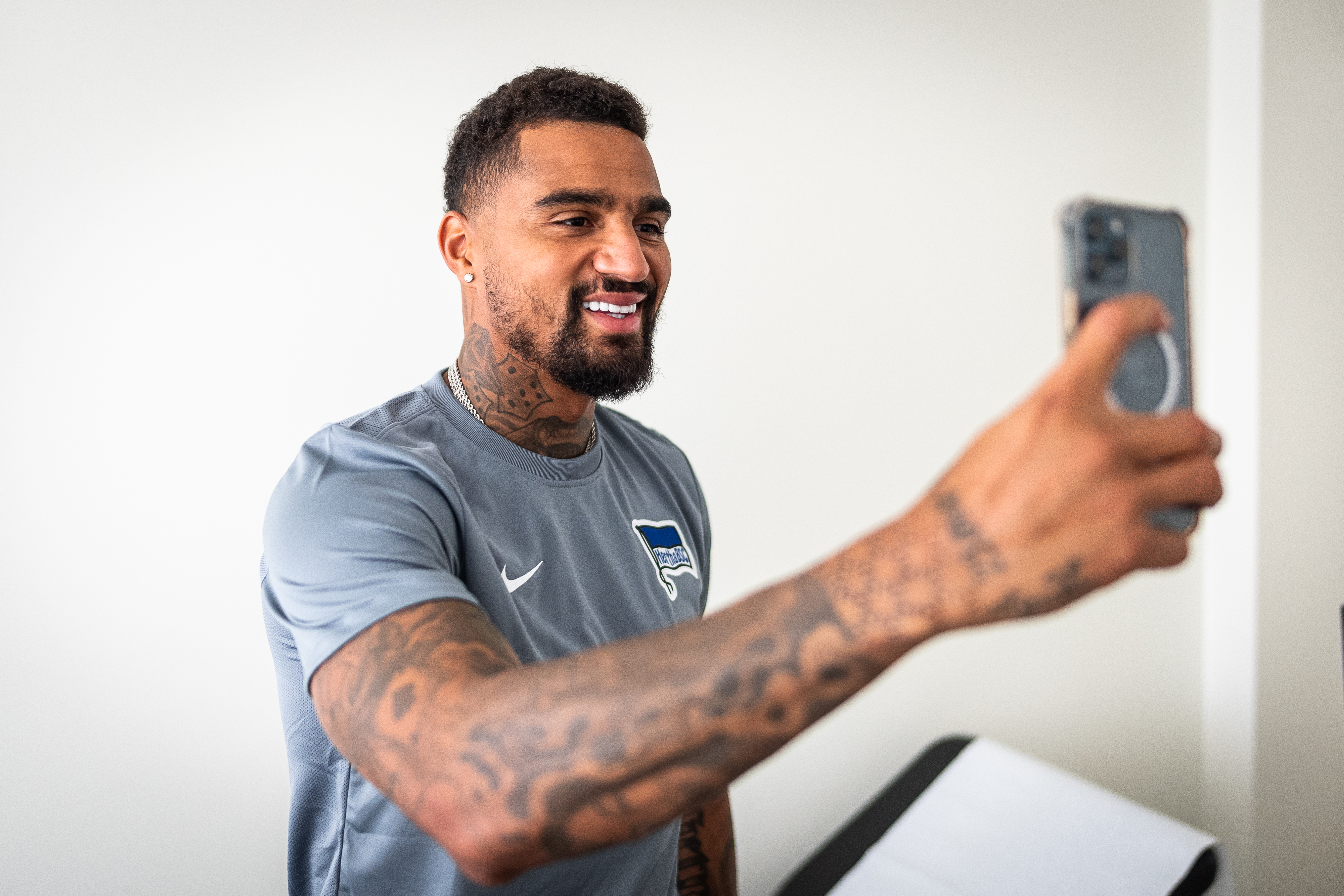 Kevin-Price Boateng takes a photo on his phone.