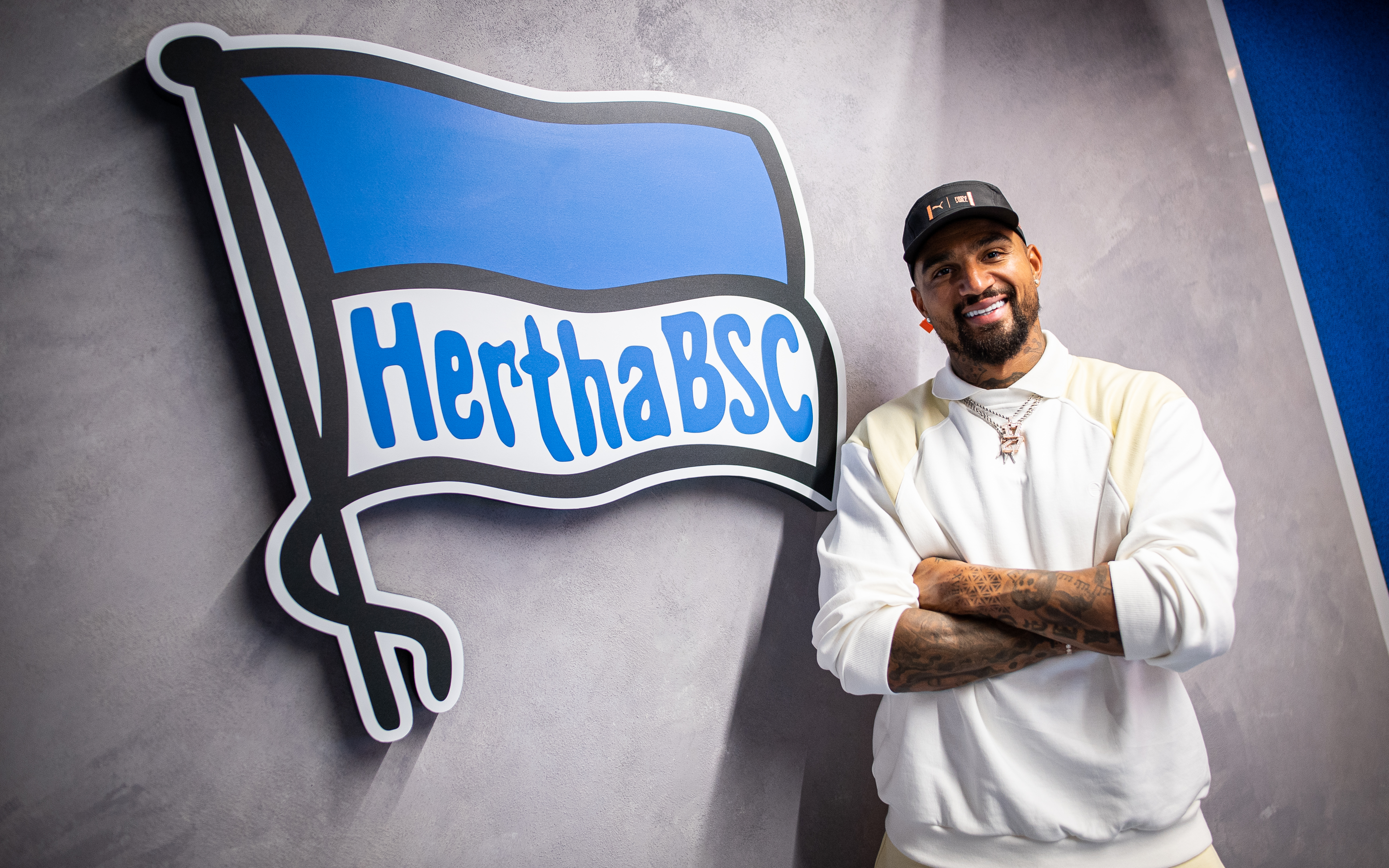 Kevin-Prince Boateng next to the Hertha BSC badge.
