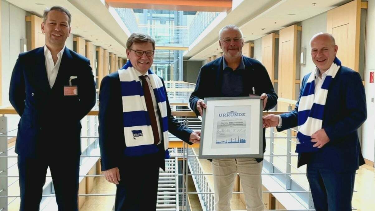 Der blau-weiße Fanclub im Bundestag.