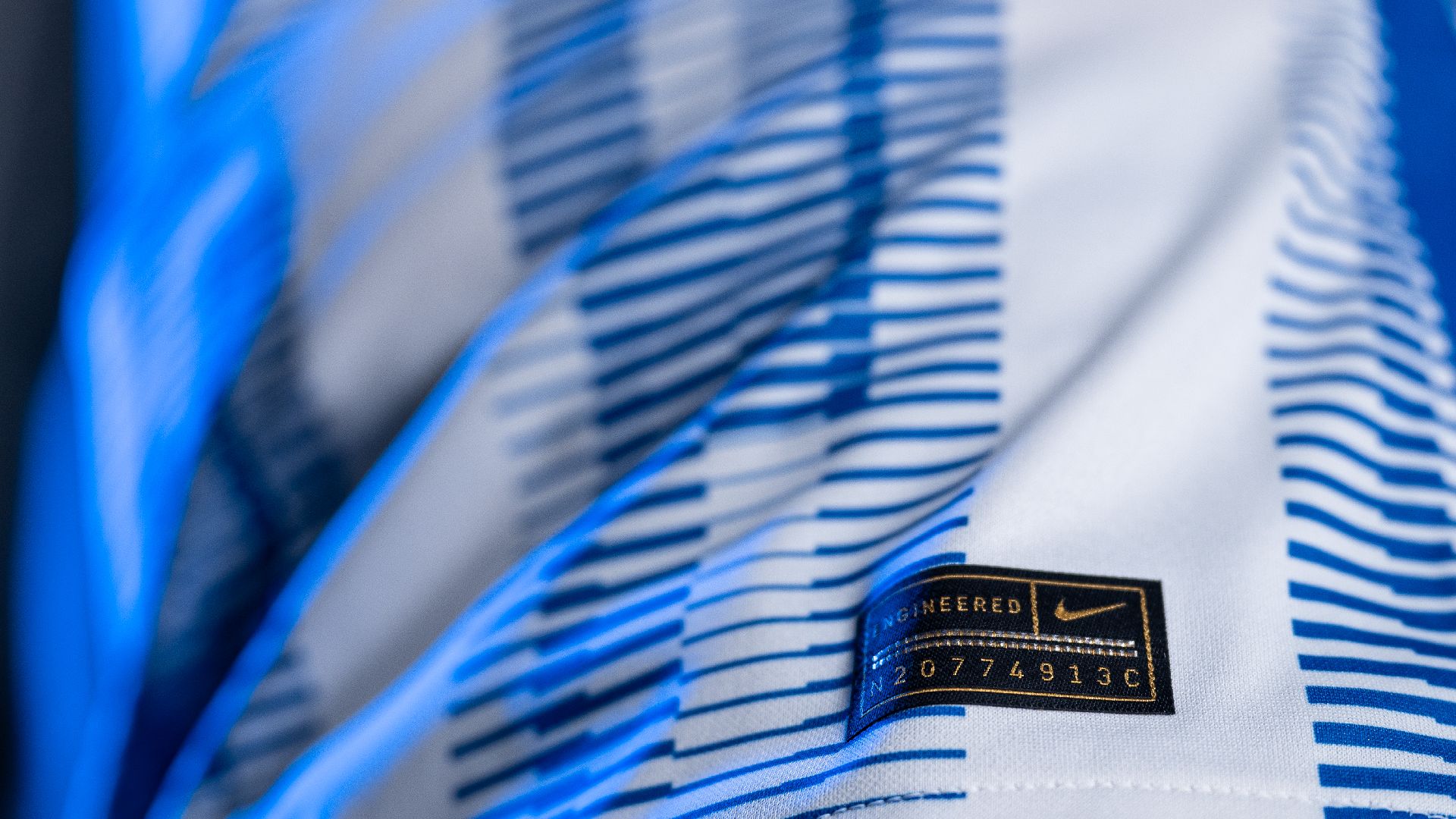 A touch of Nike above the hem.