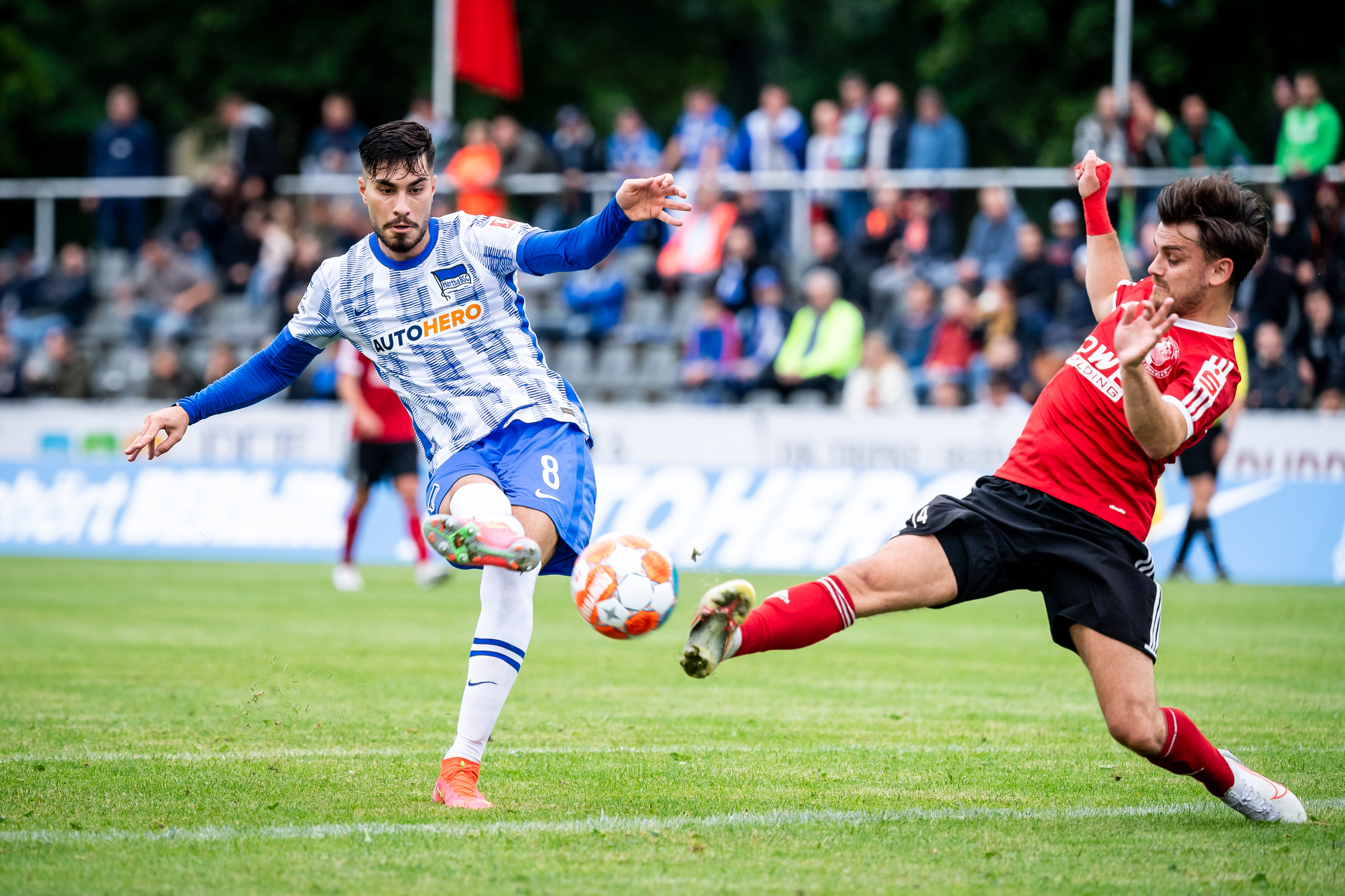 Suat Serdar goes for goal in his first Hertha friendly.