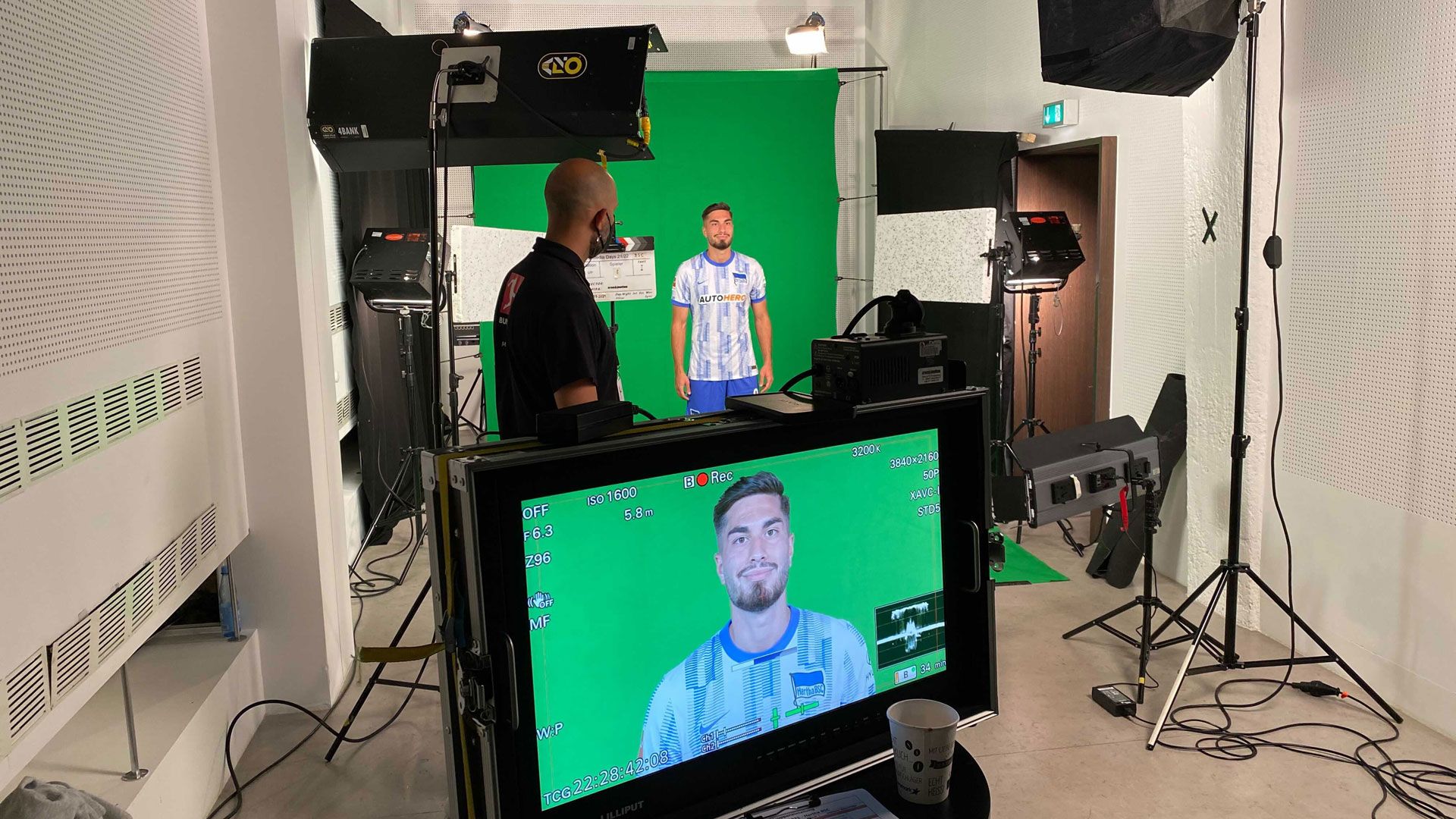 Suat Serdar beim Media Day vor der Kamera