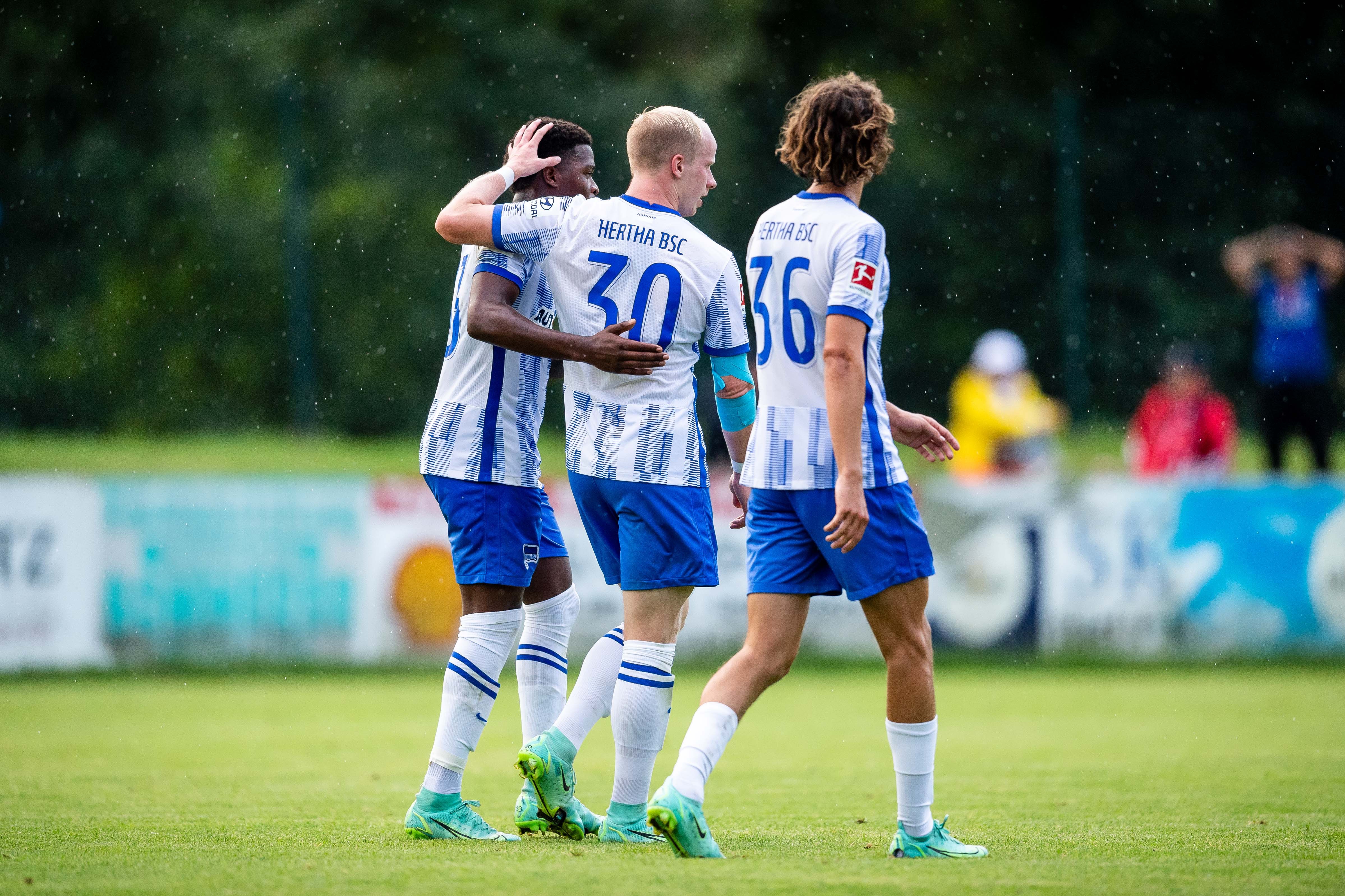 The players celebrate Dennis Jastrzembski's goal.