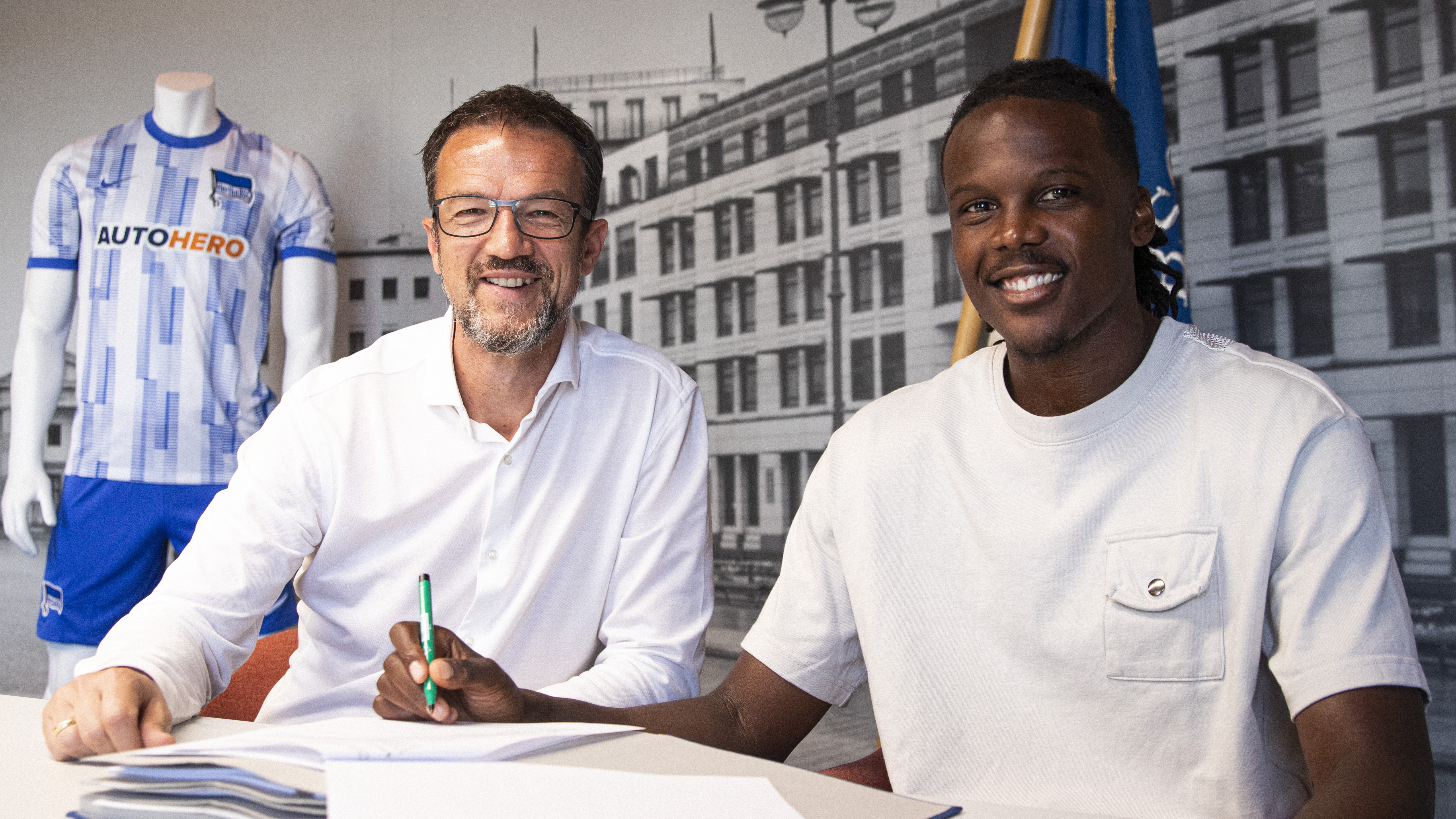 Dedryck Boyata und Fredi Bobic.