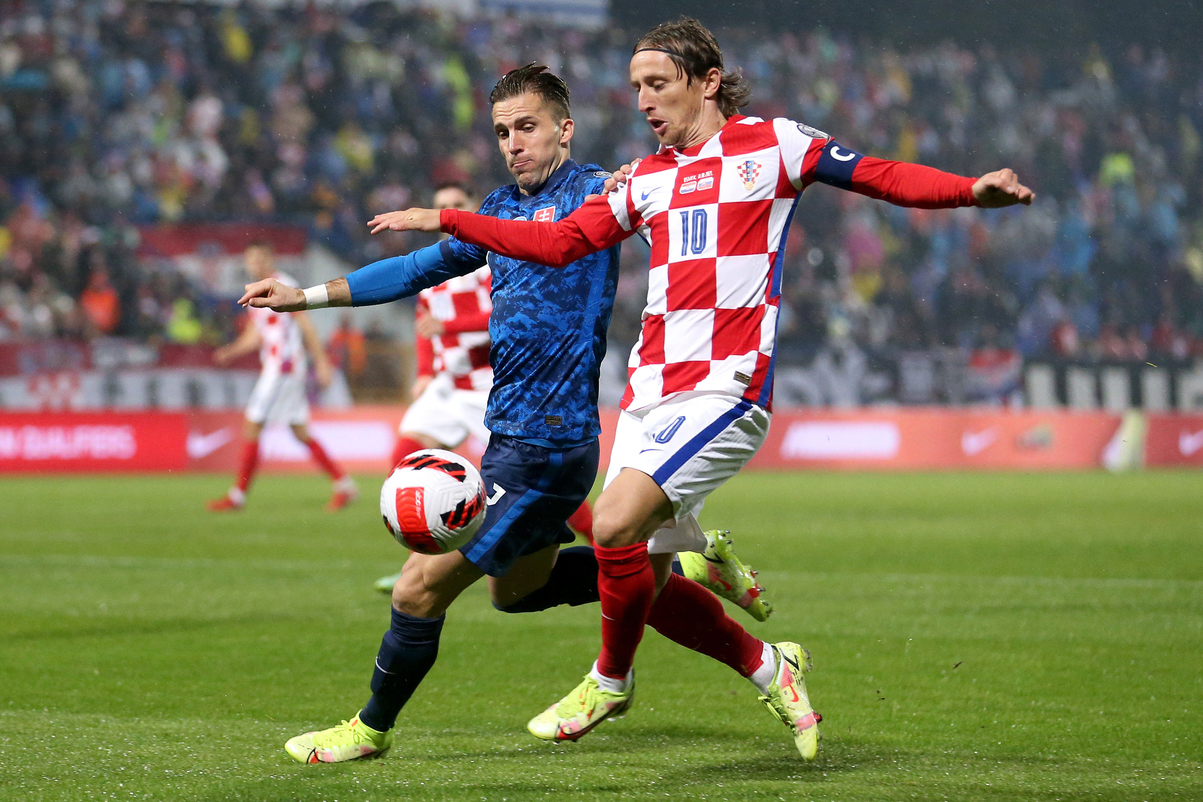 Peter Pekarík challenges Luka Modrić for the ball.