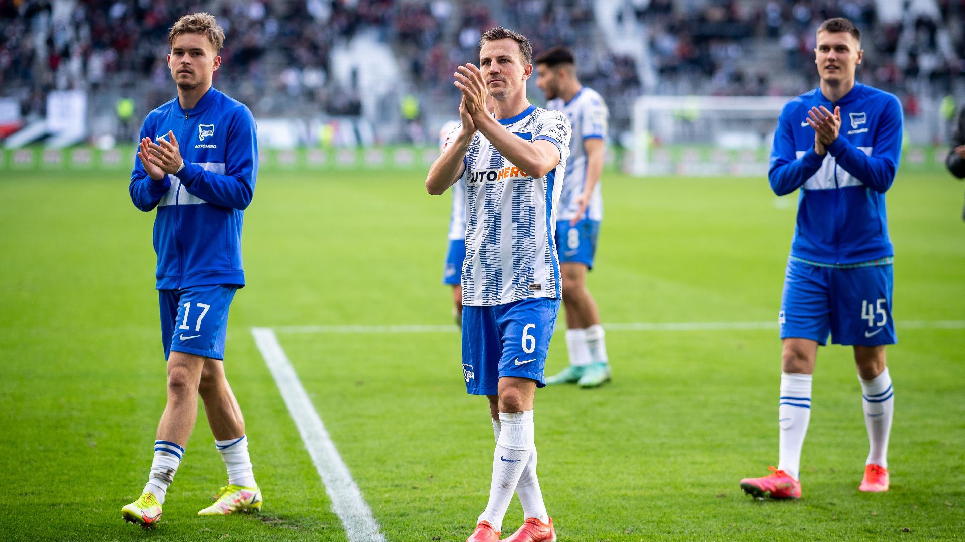 Vladimír Darida and Co. thanking the fans for their support in Frankfurt.