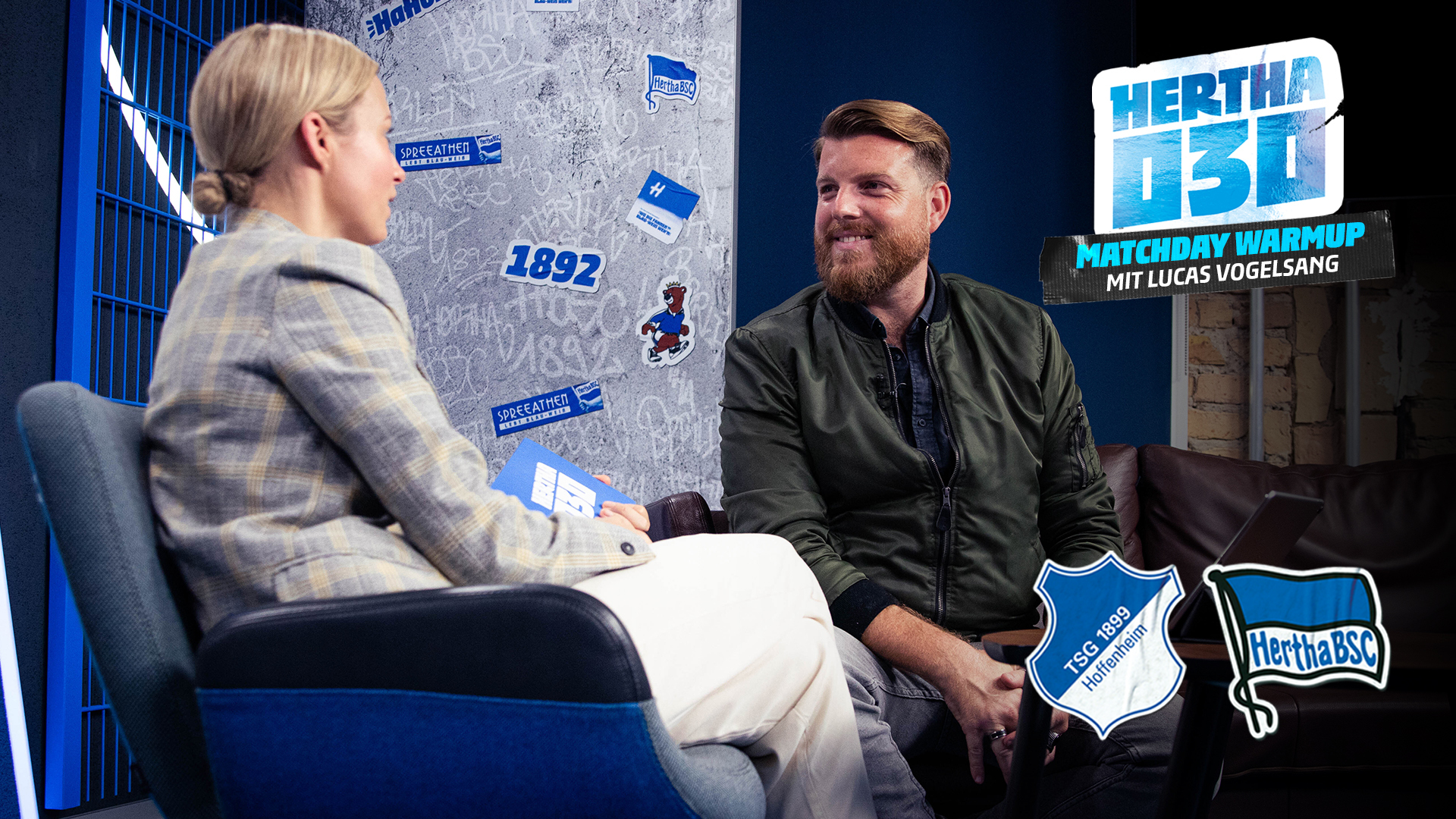 Lena spricht bei der 'Hertha030 - Matchday Warmup‘-Show mit Lucas Vogelsang.