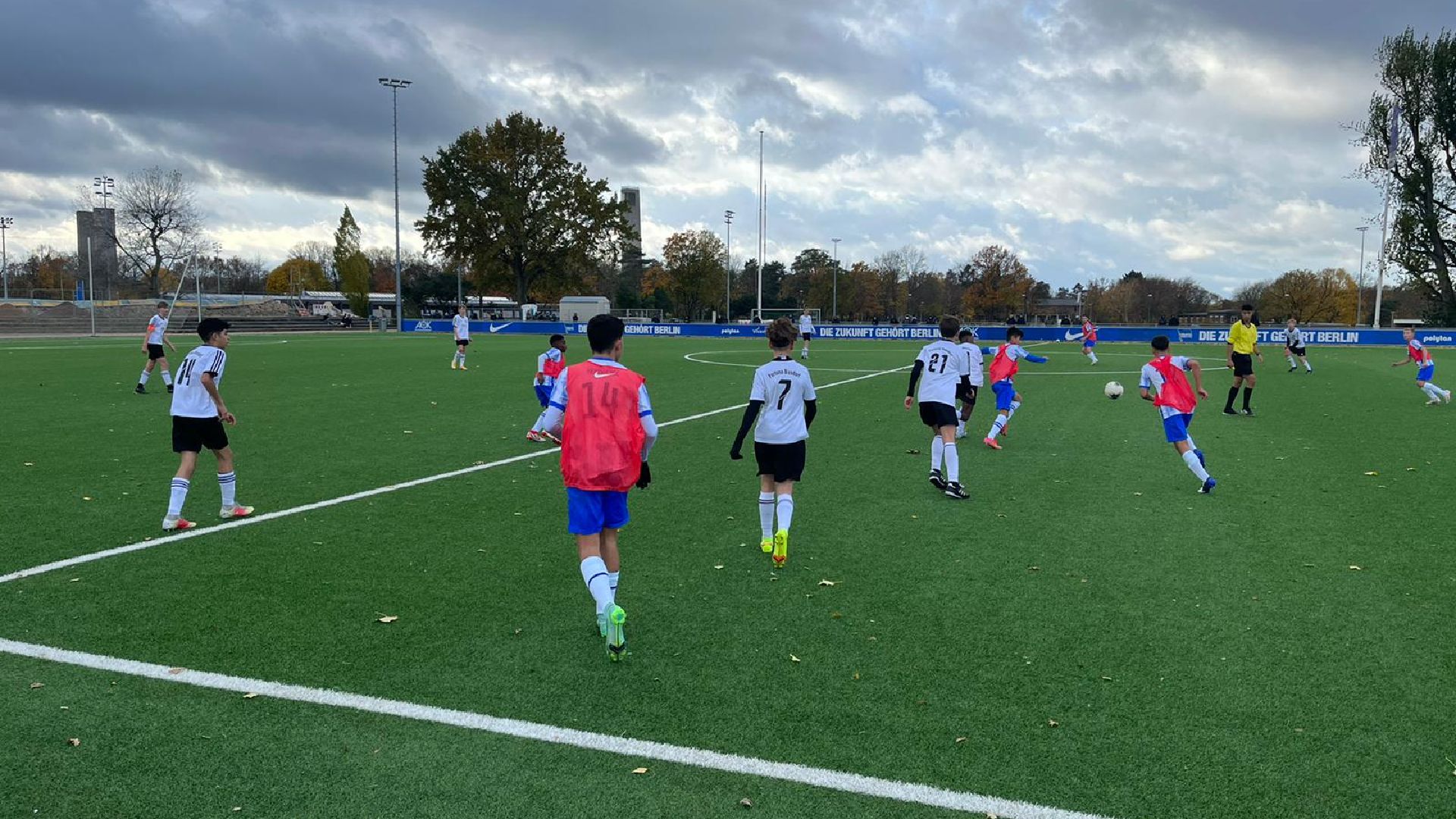 Unsere U14 auf dem olympischen Gelände gegen den VfB Biesdorf.