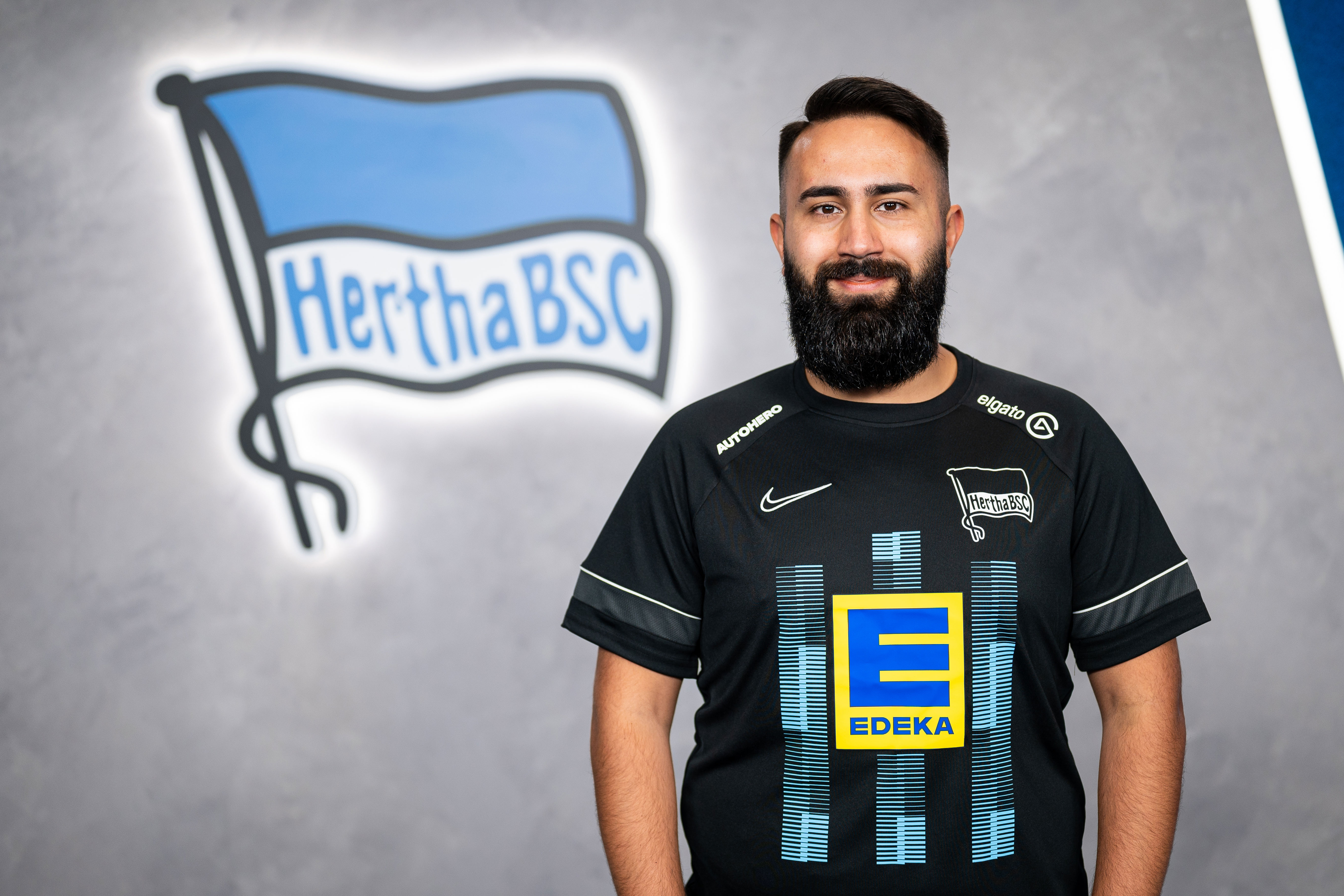 Cihan Yasarlar im Trikot unserer eSport-Akademie.